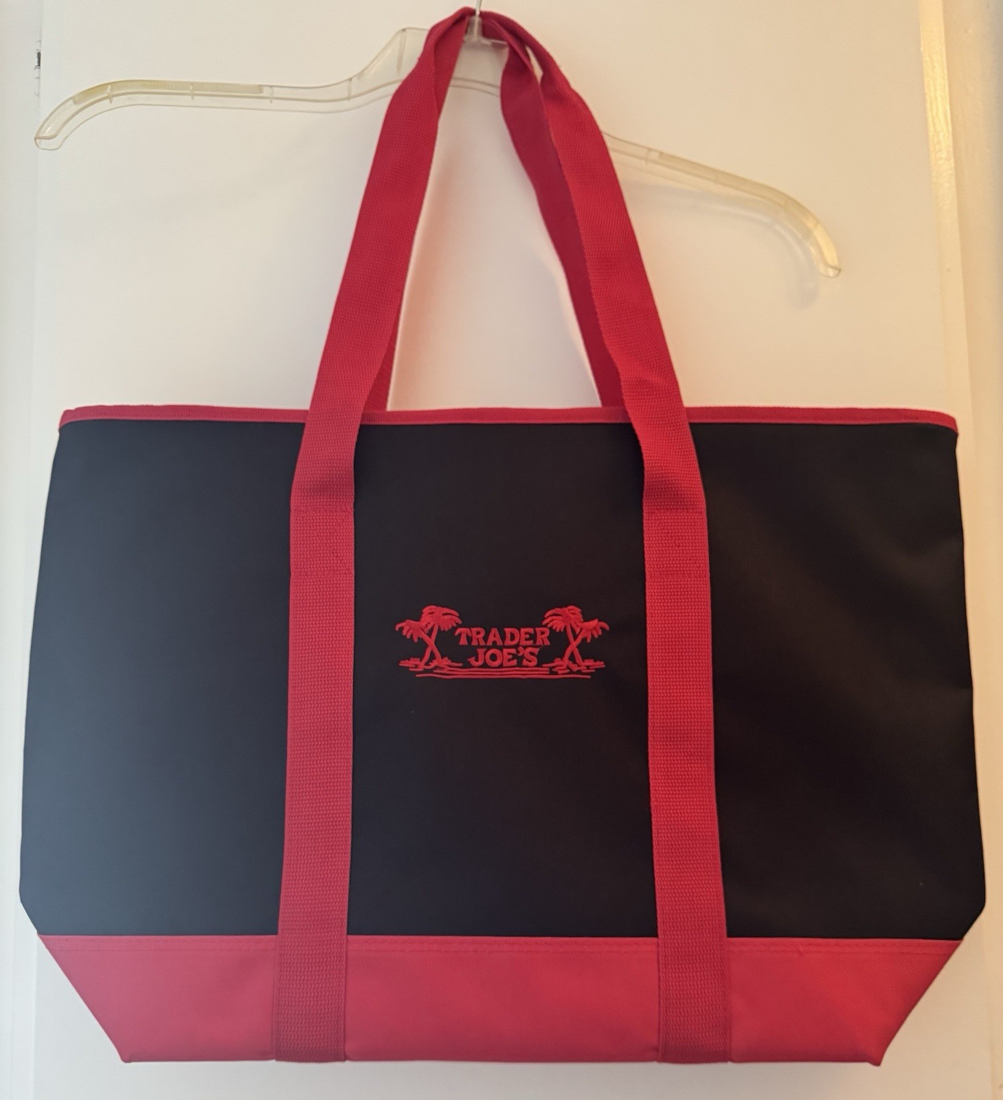 Trader Joe’s NWT Reusable Insulated Zipper Top XL Bag Up To 7 Gallons