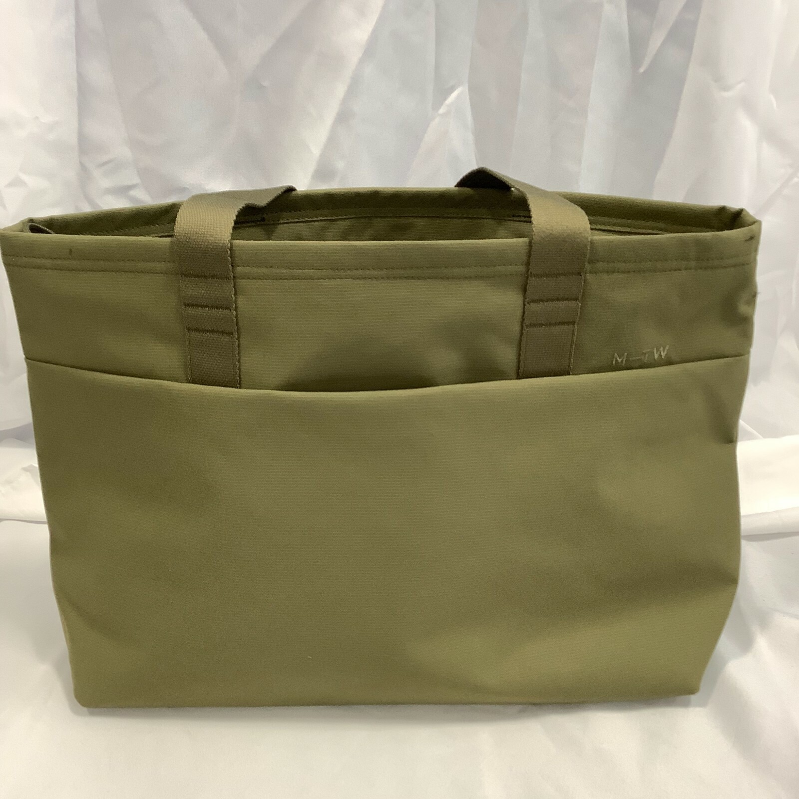 Moment Travelwear M-TW Outer Zip Pocket Shoulder Strap Olive Tote Bags Size 19 L