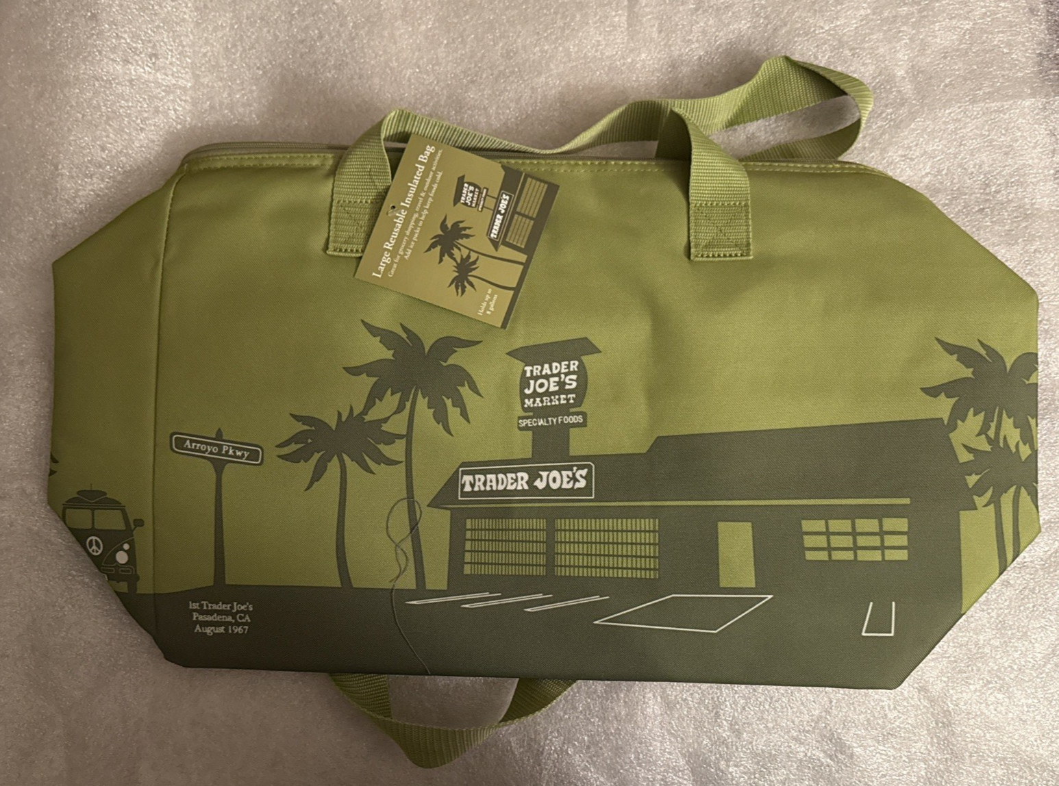Trader Joe’s – Large Insulated Tote Bag – Avocado Green – 19″ x 13″ x 6″ – 8 Gal