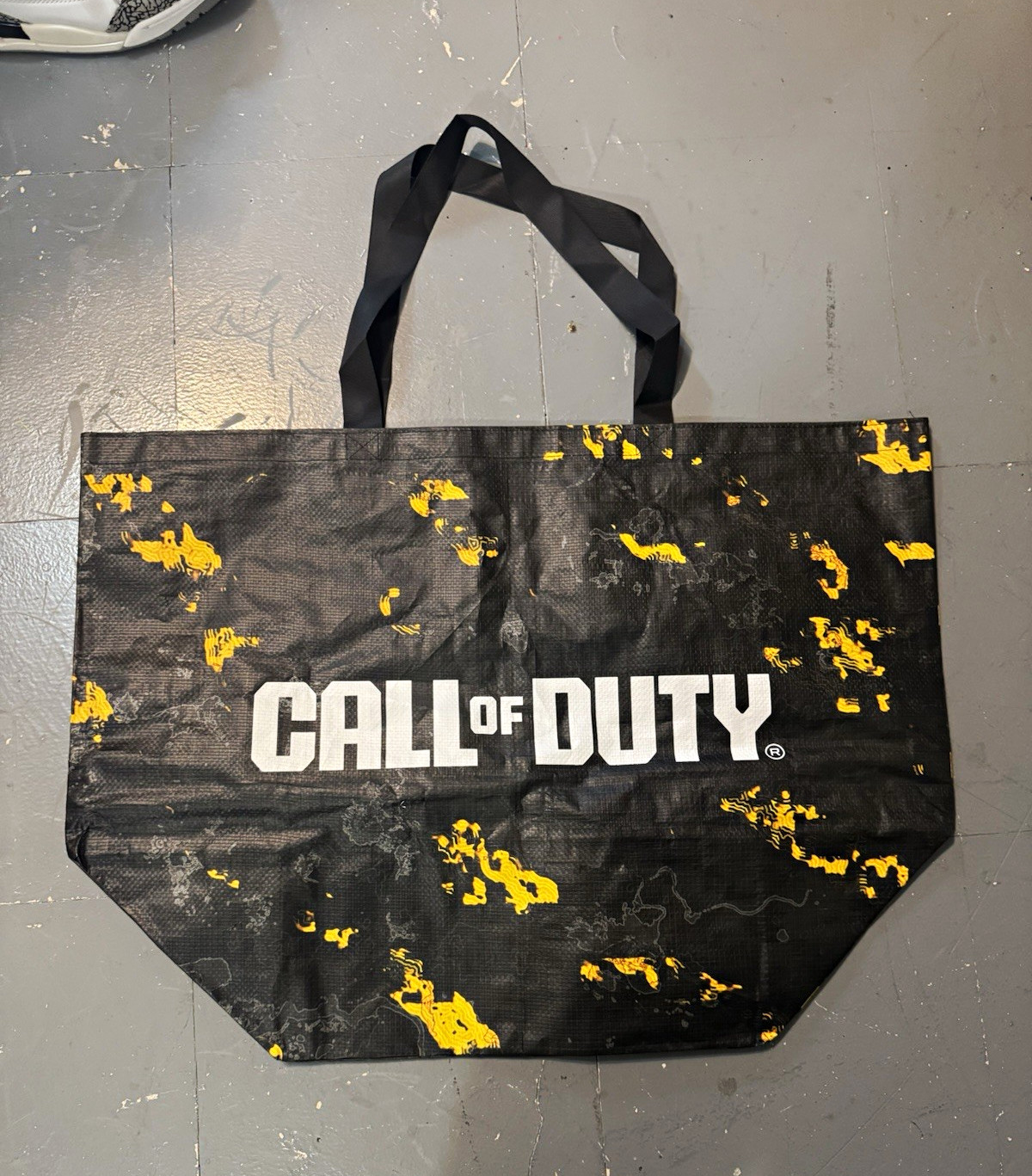 Call of Duty MWII Black/Yellow Camouflage Reusable Tote Bag 14x12x19 in