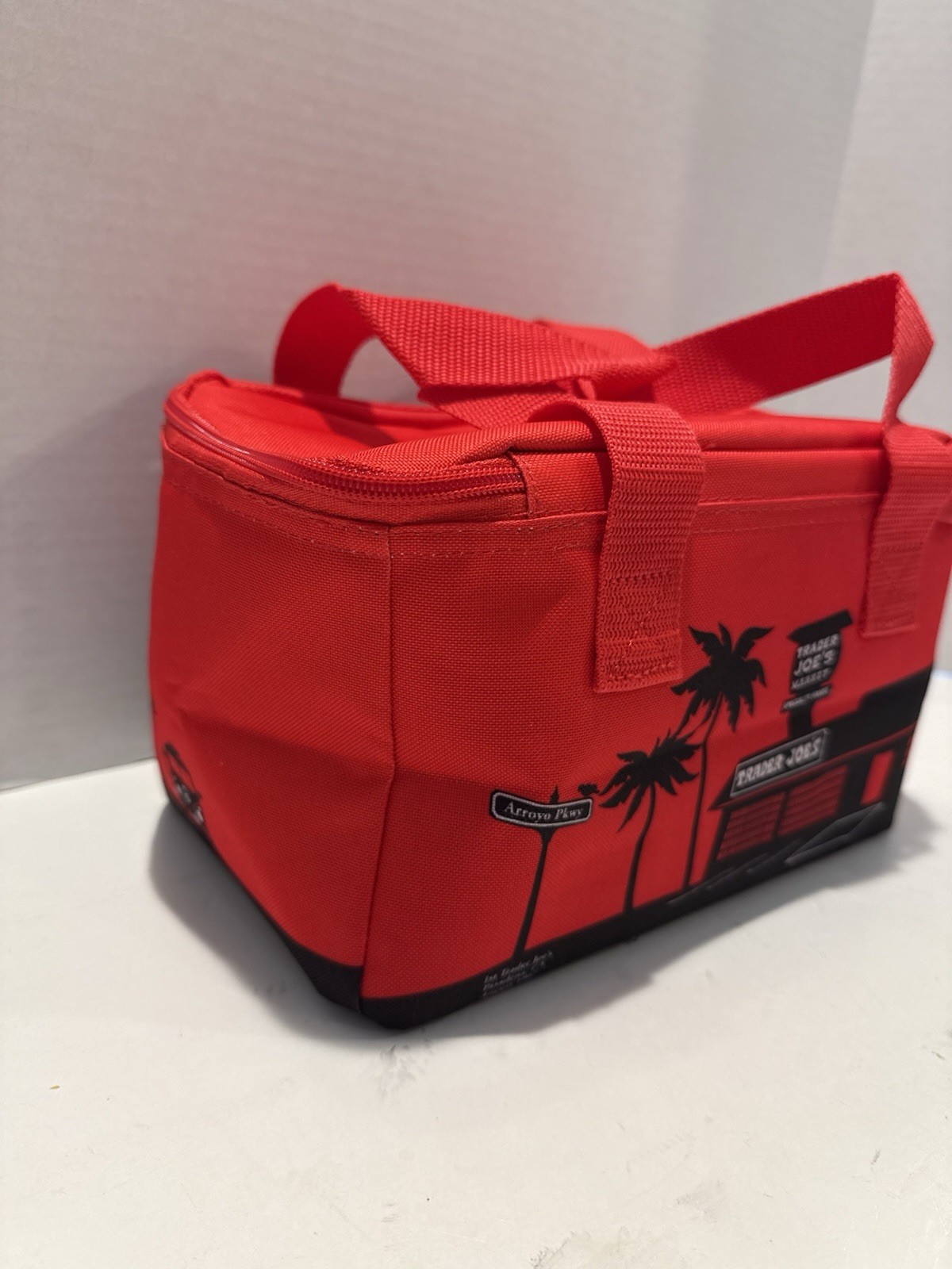 Trader Joes Small 1.5 Gal Reusable Insulated Shopping Bag Cooler Red Carry Tote