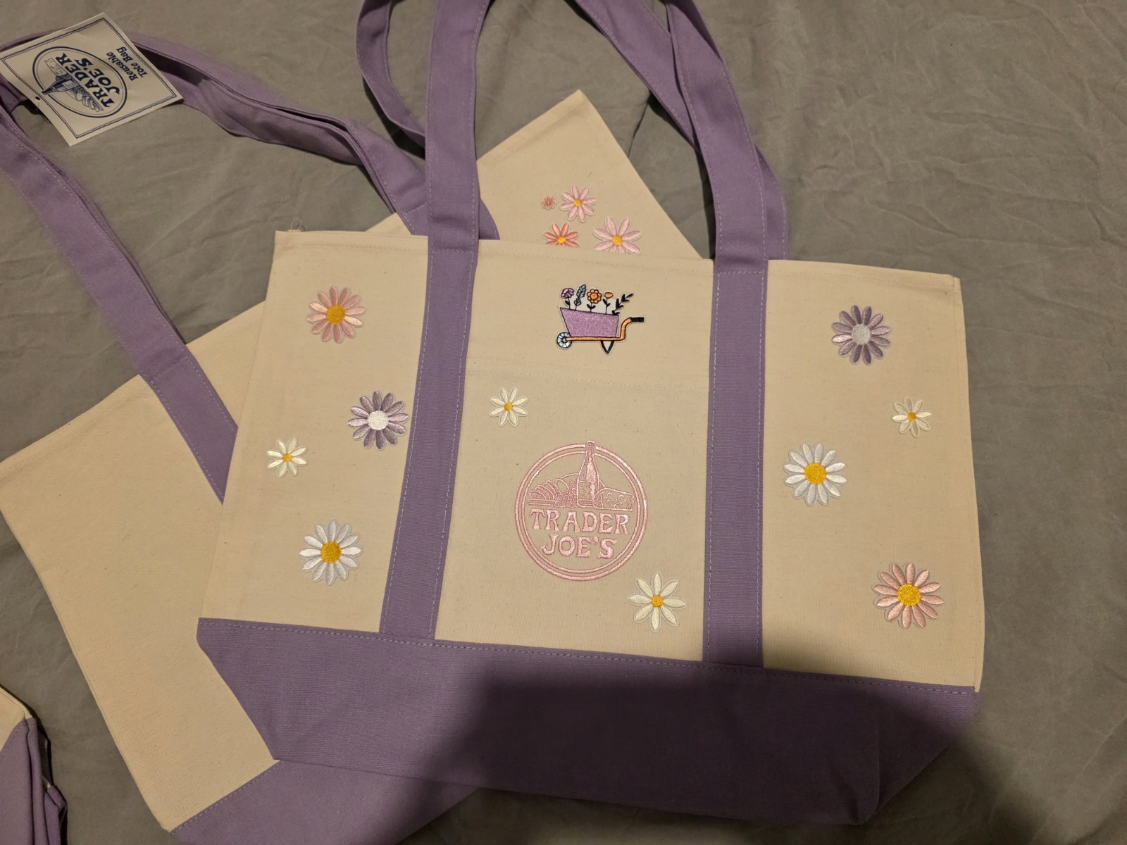 Trader Joe’s Floral Canvas Tote Bag Beige Purple Multicolor Foldable 20x14x6 in