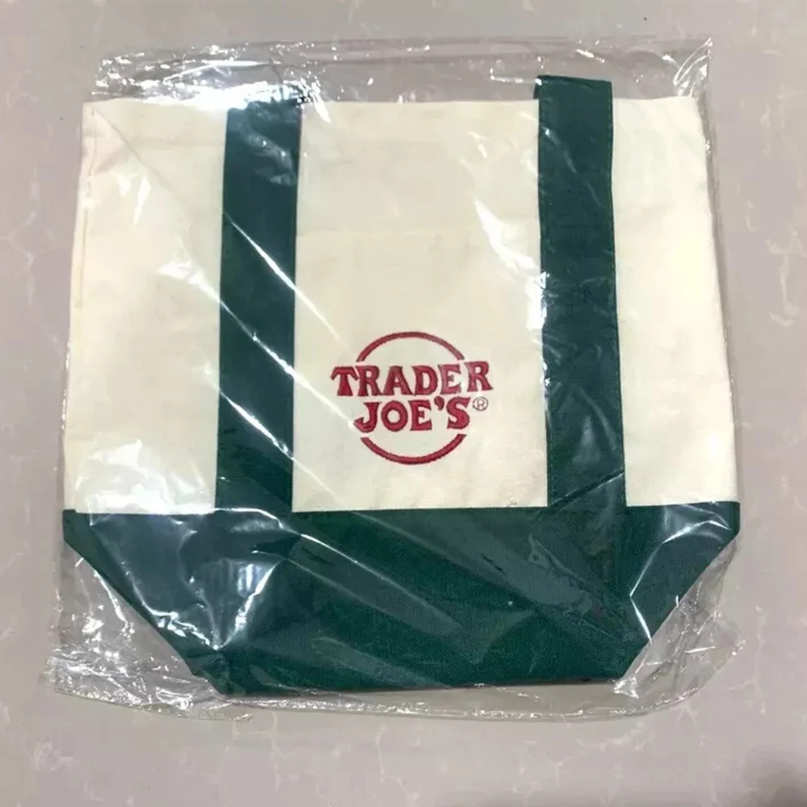 Green shopping bag Trader Joe’s Crew Exclusive Mini Tote