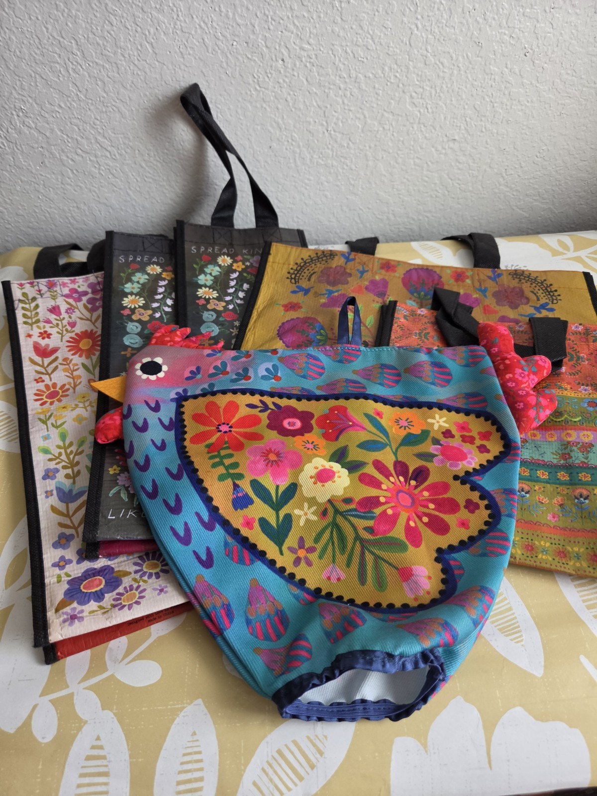 Natural Life Chicken Bag Holder & 5 Reusable Shopping Bags Totes Flowers Boho