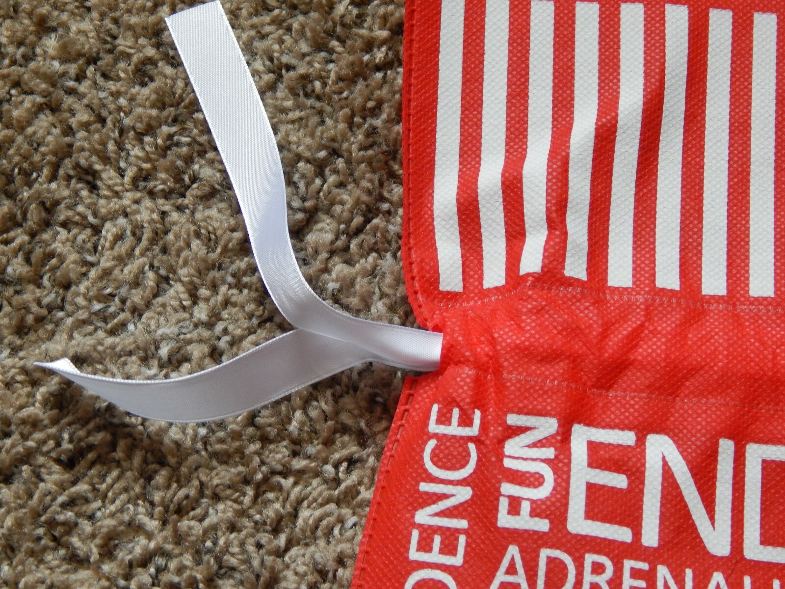 CHALK TALK SPORTS RED AND WHITE REUSABLE ECO FRIENDLY CINCH CLOSE GIFT BAG NEW