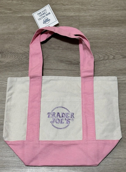 Trader Joe’s AUTHENTIC NEW 💚 PASTEL EMBROIDERED CANVAS REUSABLE TOTE BAGS SET