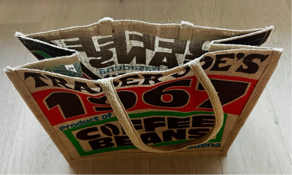 Trader Joe’s NEW RARE COFFEE BEANS 1967 JUTE 💚 REUSABLE GROCERY TOTE BAG