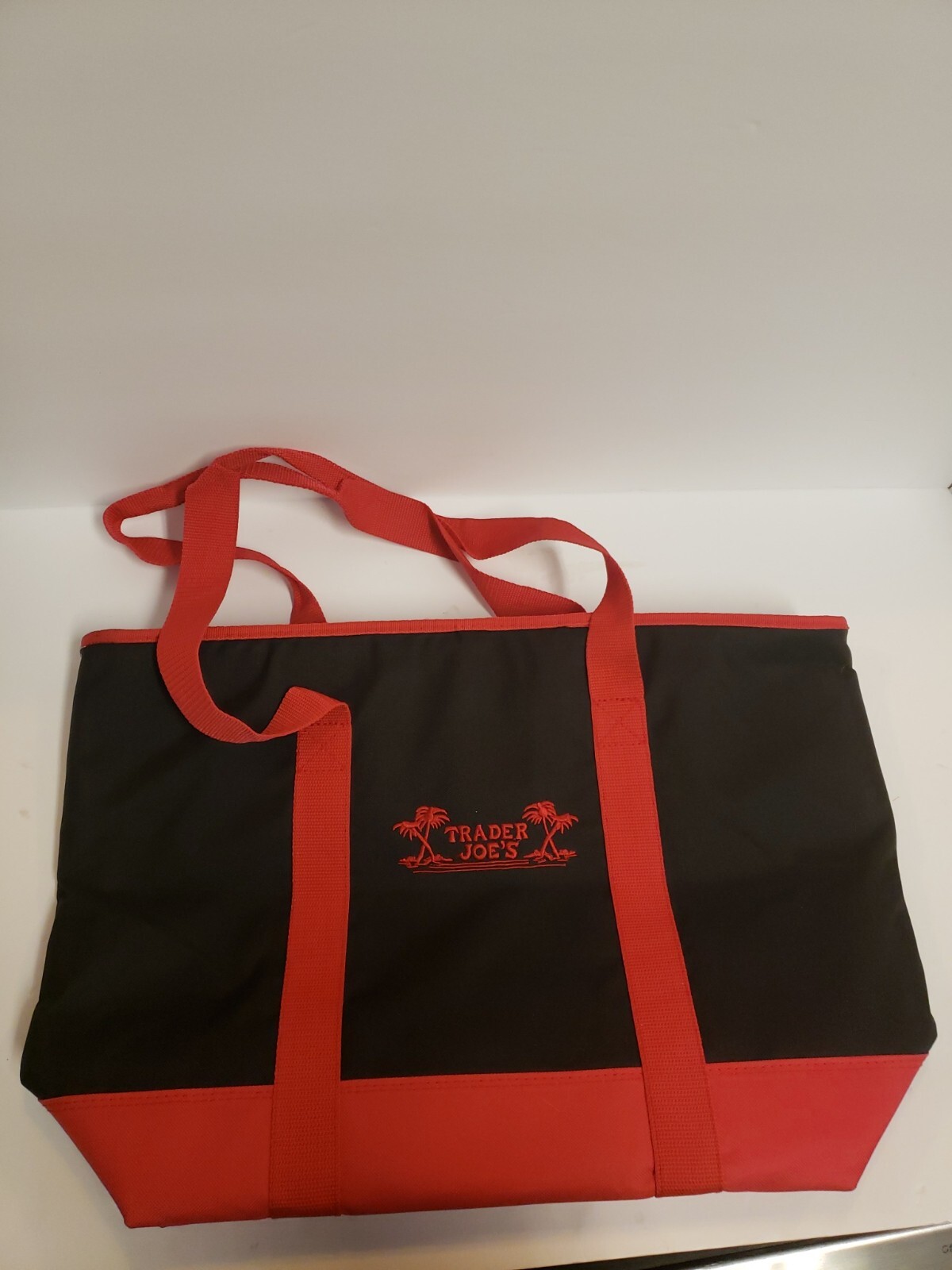 TRADER JOES REUSABLE INSULATED TOTE BAG UP TO 7 GALLON CAPACITY USED ONCE
