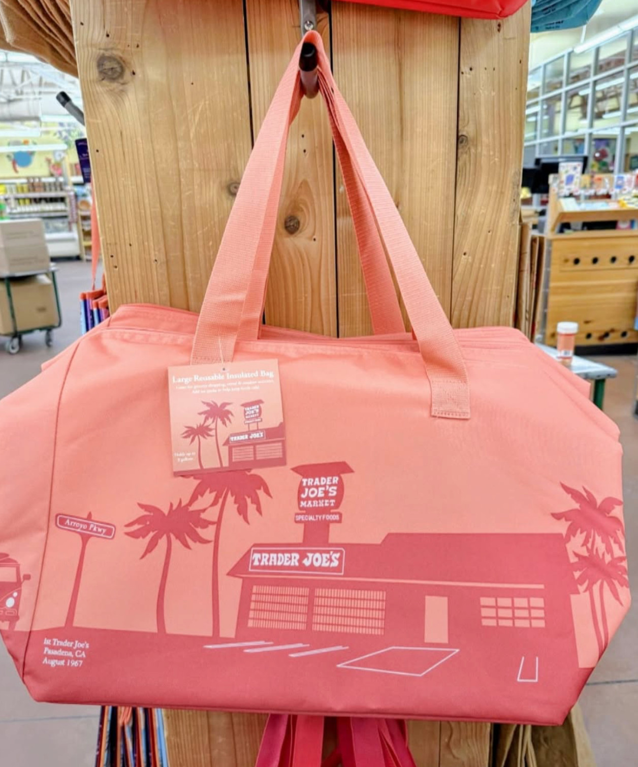New!! Trade Joe’s Lrg 8 Gal Peach Reusable Insulated Shopping Bag