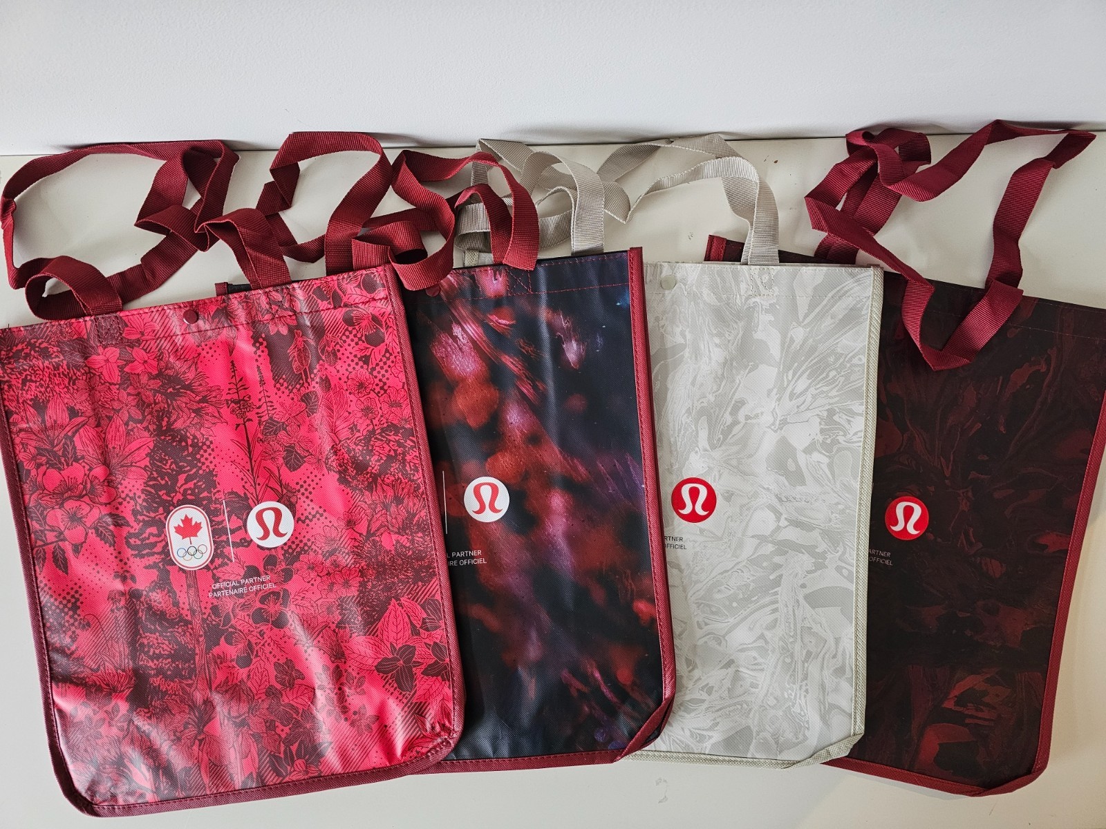 New LULULEMON Multicolor Team Canada Reusable Shopping Bag Large, Pack of 4
