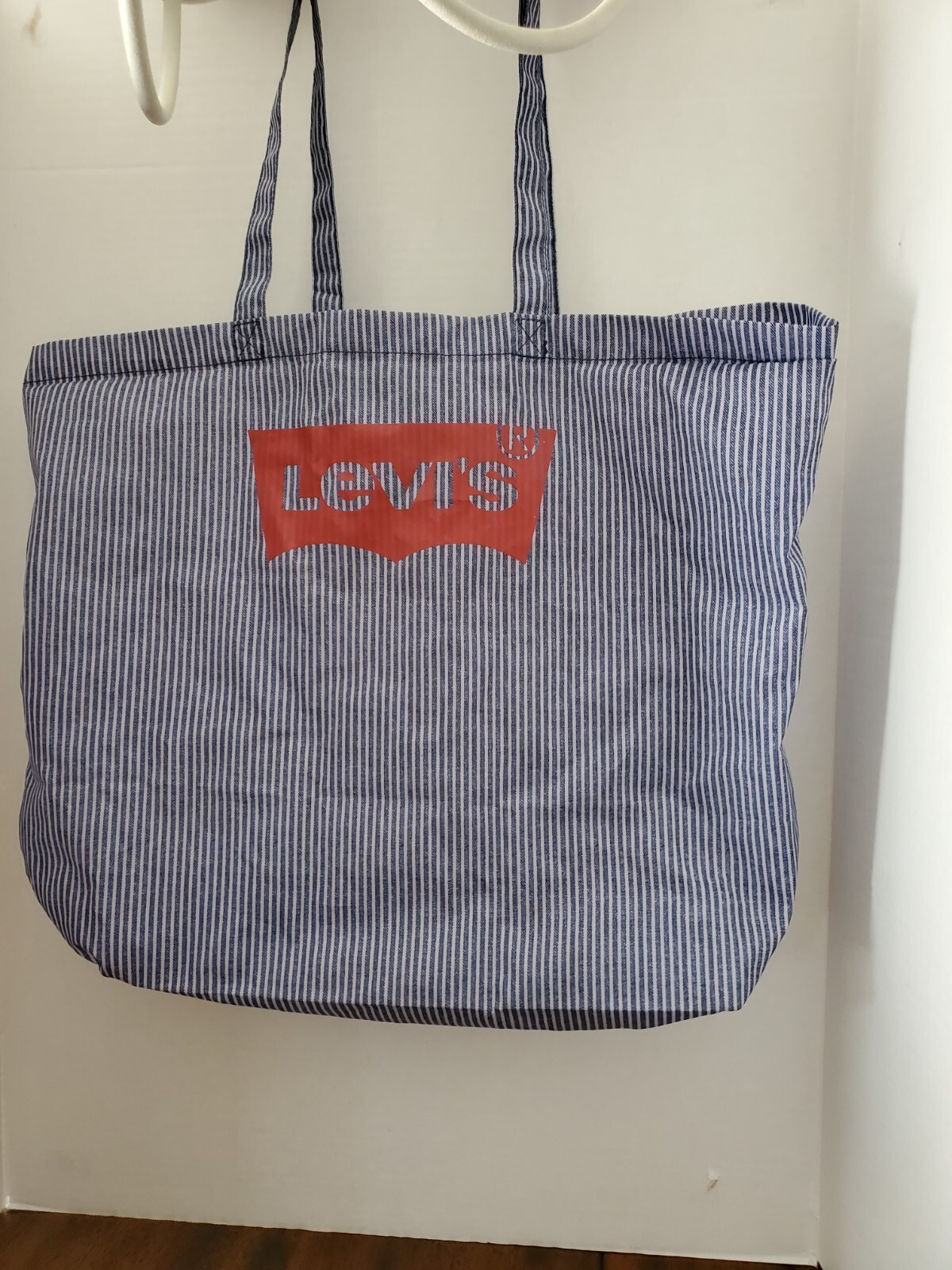 LEVI’S REUSABLE BAG RED WHITE & BLUE STRIPED Size 16 3/4 in. x 16 in. x 5 in