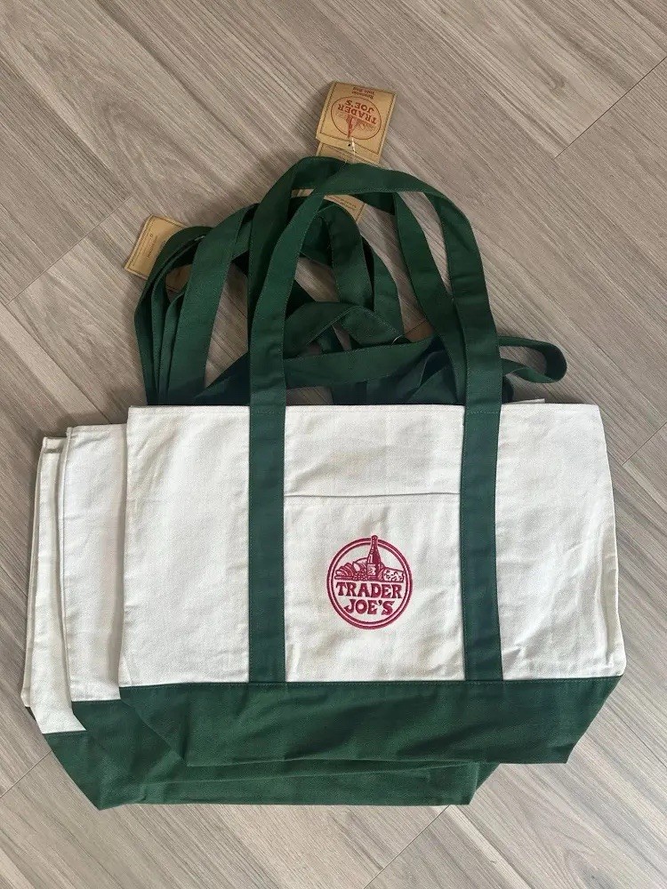 *Limted Edition* Trader Joes Holiday Canvas Tote Bag GREEN50