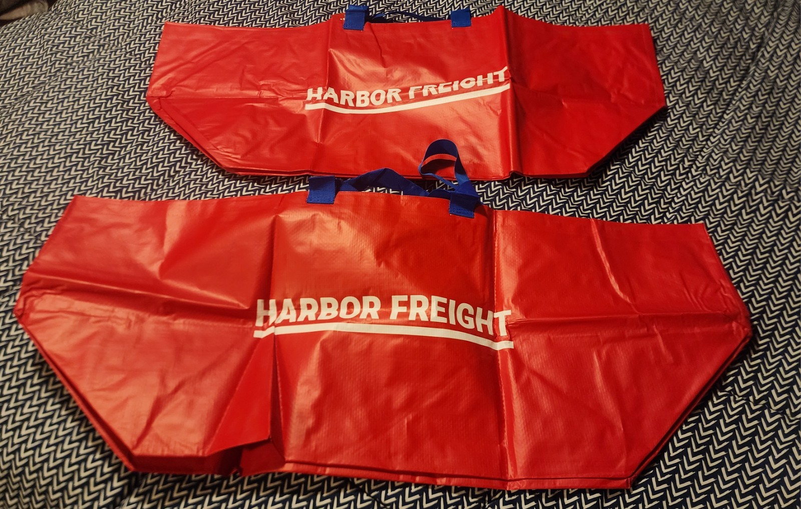 2 Harbor Freight Red Shopping Packing Bags – XXL 21½ x 14 x 13¾ 19 gallon 55 lb