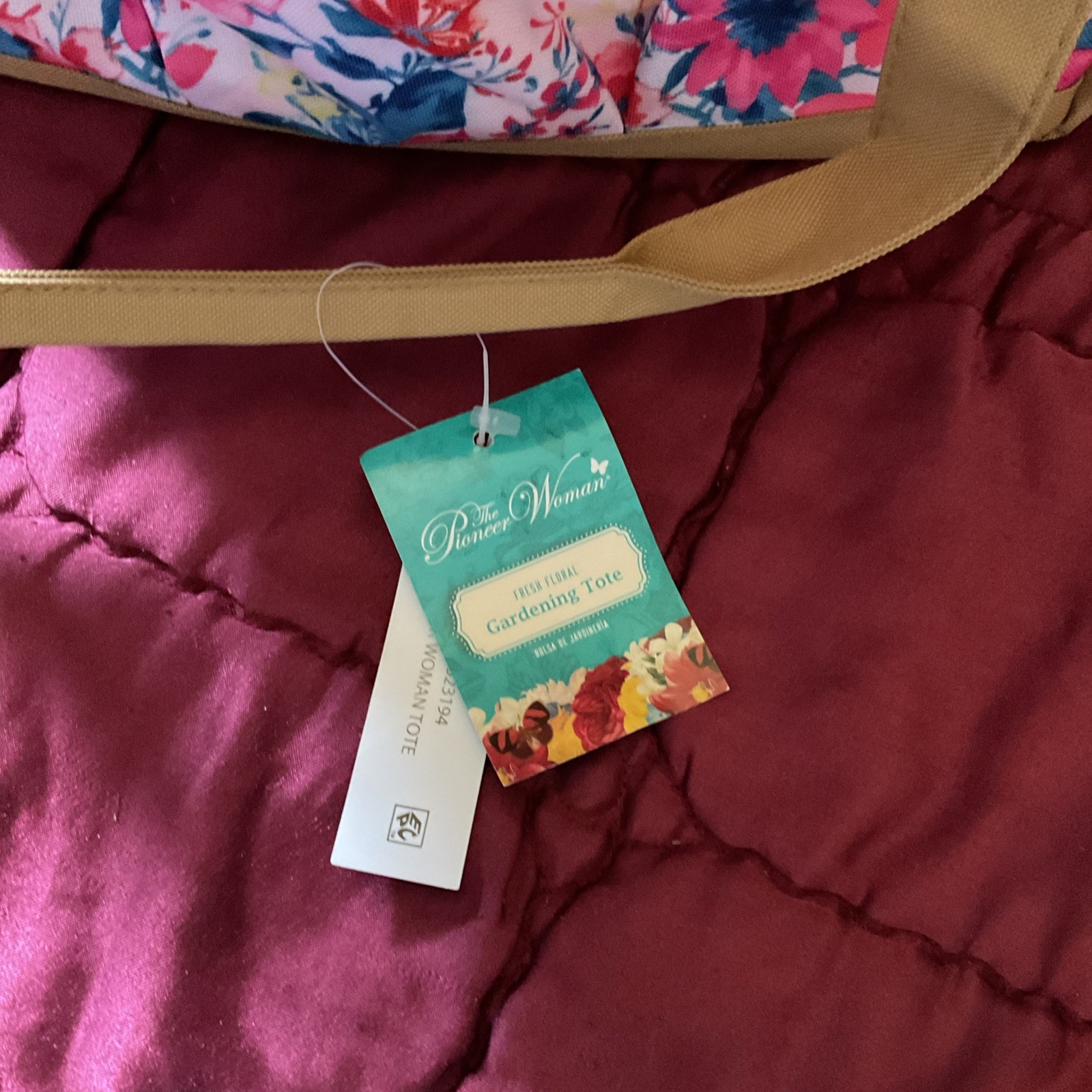 The Pioneer Woman Fresh Floral Garden Tote Bag w/ Pockets for Storing Essentials