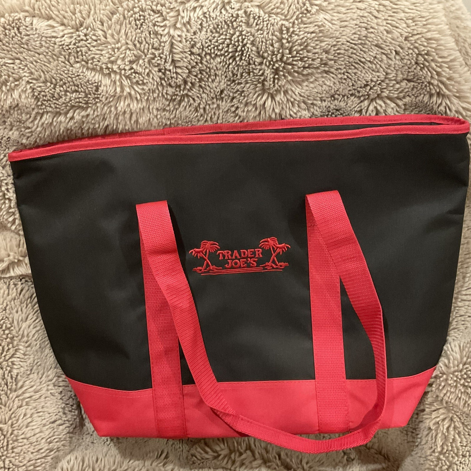 Trader Joe’s Large Insulated Tote Red/Black 7 Gallon Reusable Bag Cooler *NWT*