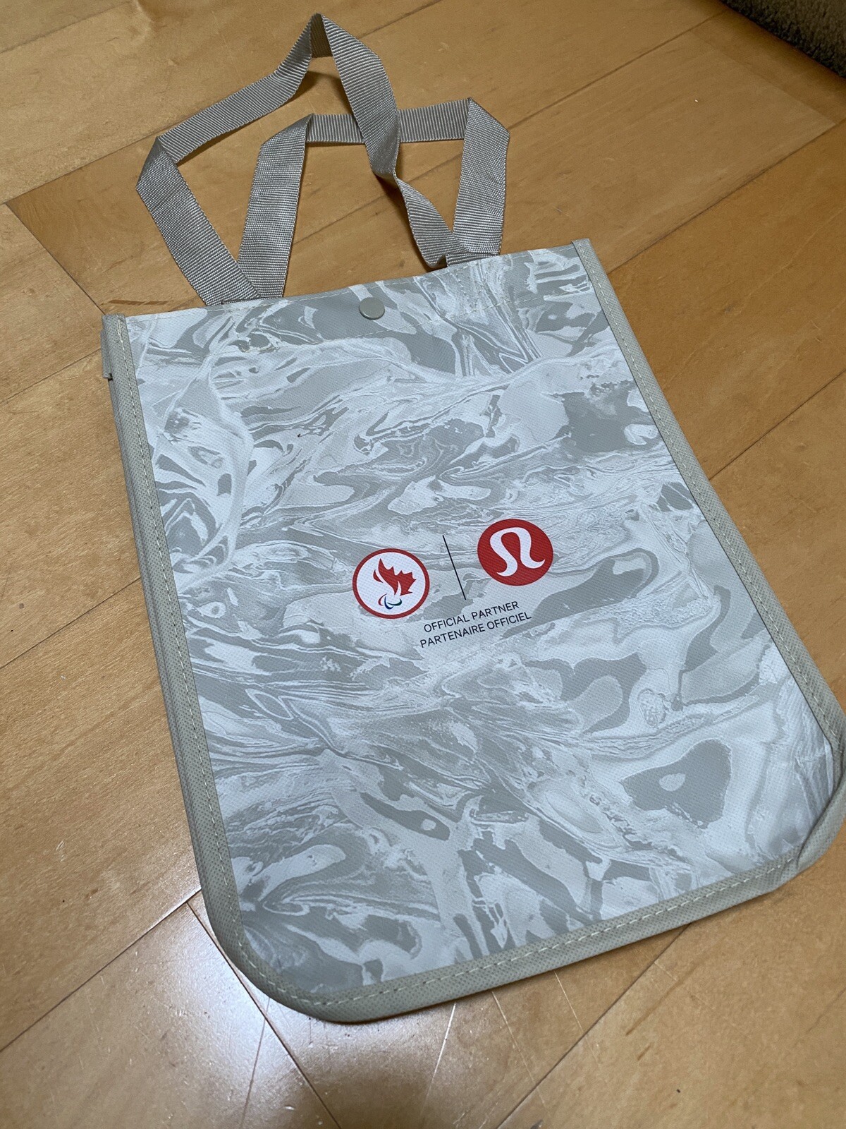 2x LULULEMON TEAM CANADA Beige Reusable Shopping Gym Lunch Bag Large AND Small