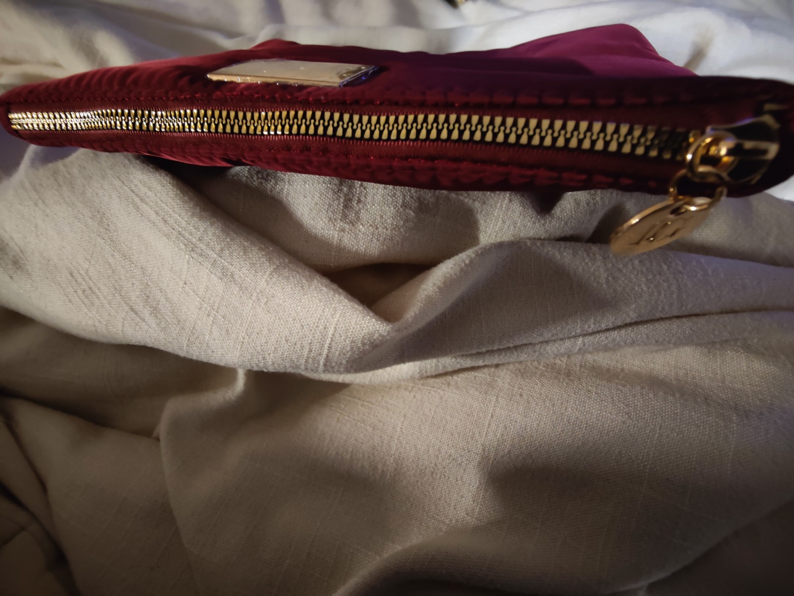 LAURA GELLER NEW YORK Quilted Makeup Bag – Toiletry Organizer Burgundy NWOT