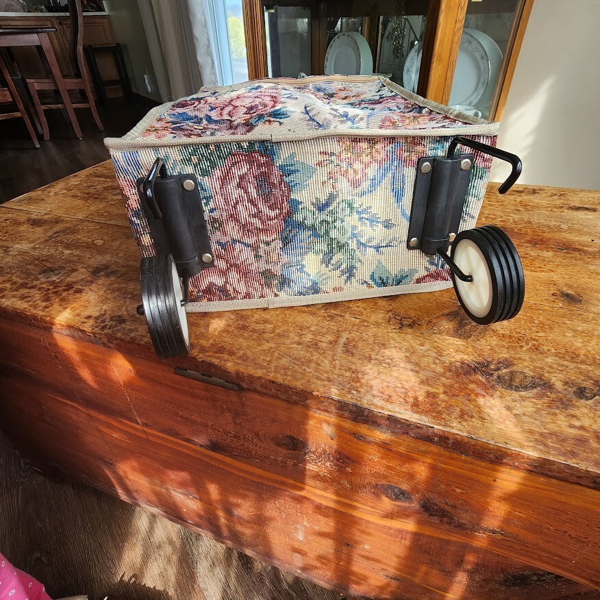 Floral Tapestry Shopping Travel Tote Bag With Wheels Foldable Collapsible 21″EUC
