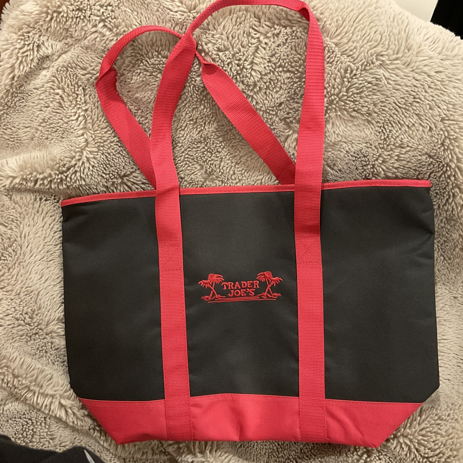 Trader Joe’s Large Insulated Tote Red/Black 7 Gallon Reusable Bag Cooler *NWT*