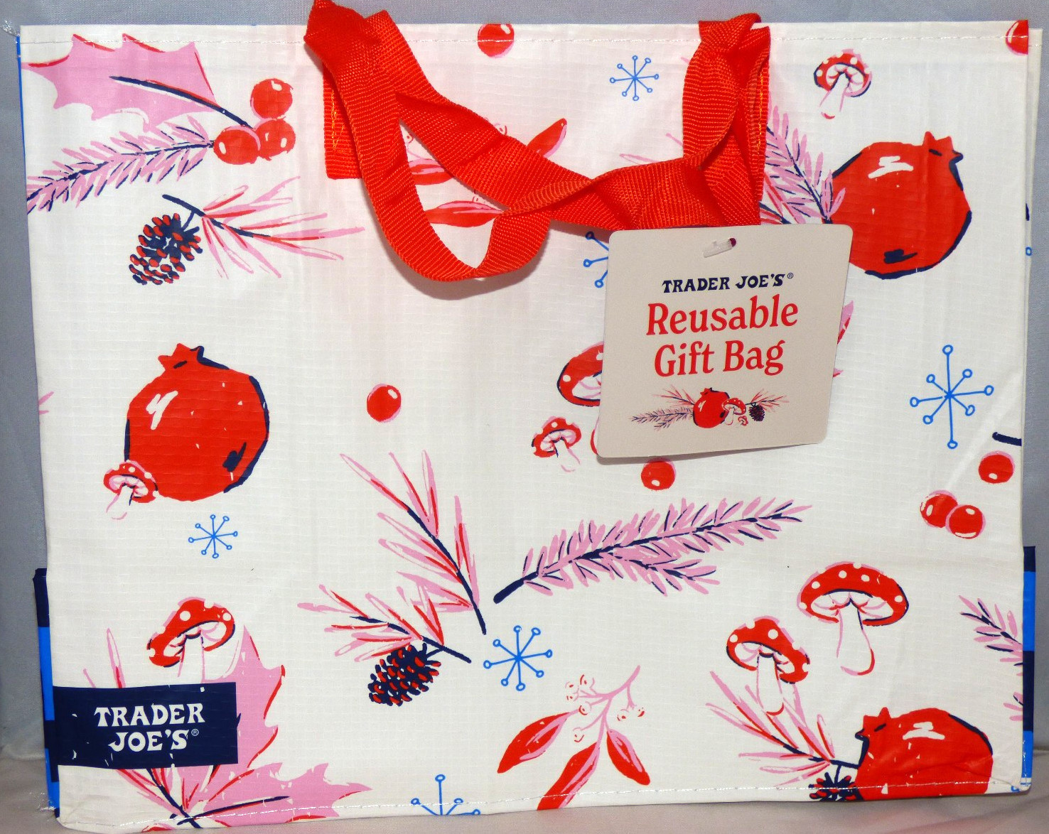 Trader Joe’s – Reusable Gift Bag – White – Holiday 2025 – Limited Edition