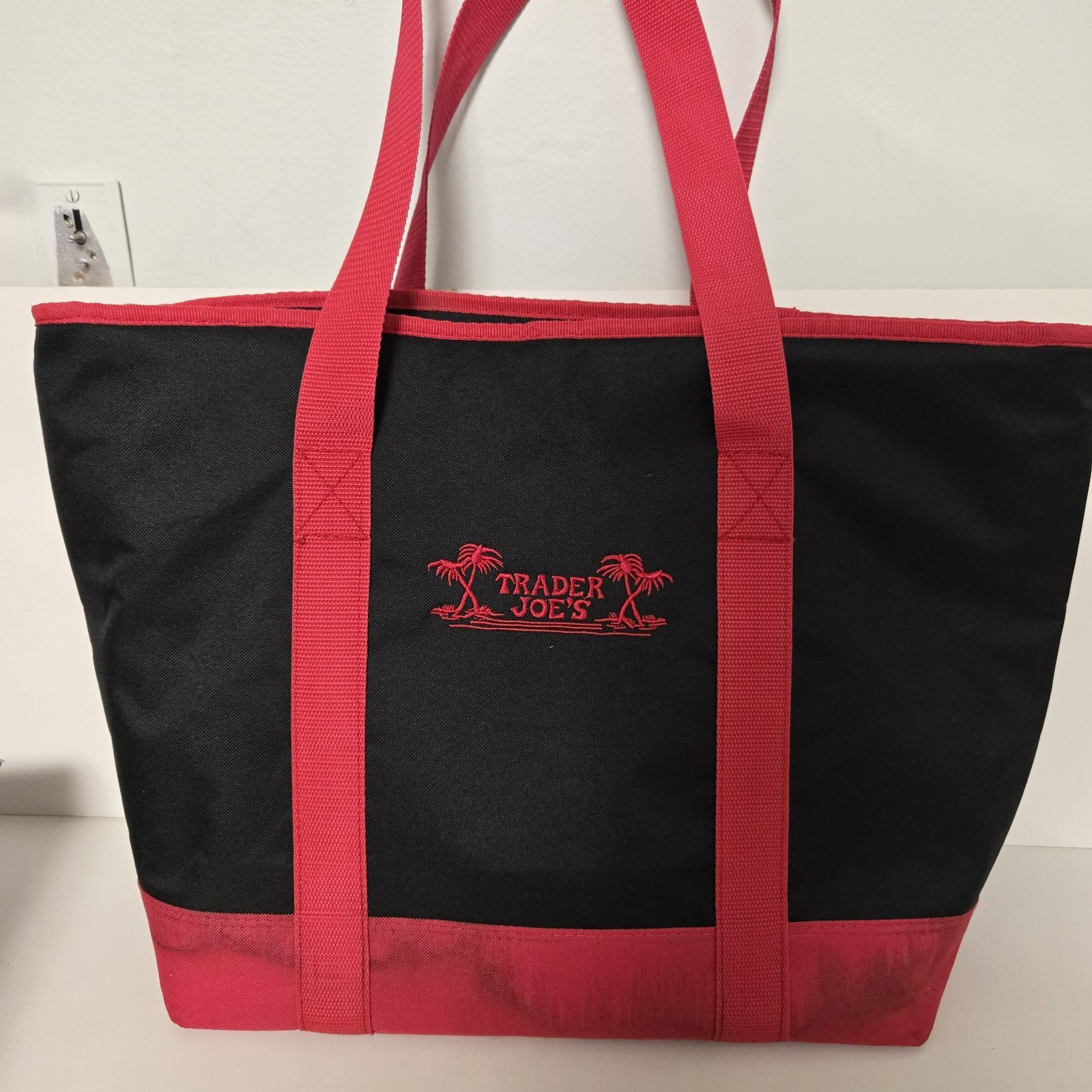 Trader Joe’s Black/Red Reusable Insulated Grocery Bag Extra Large 7 Gallons Disc