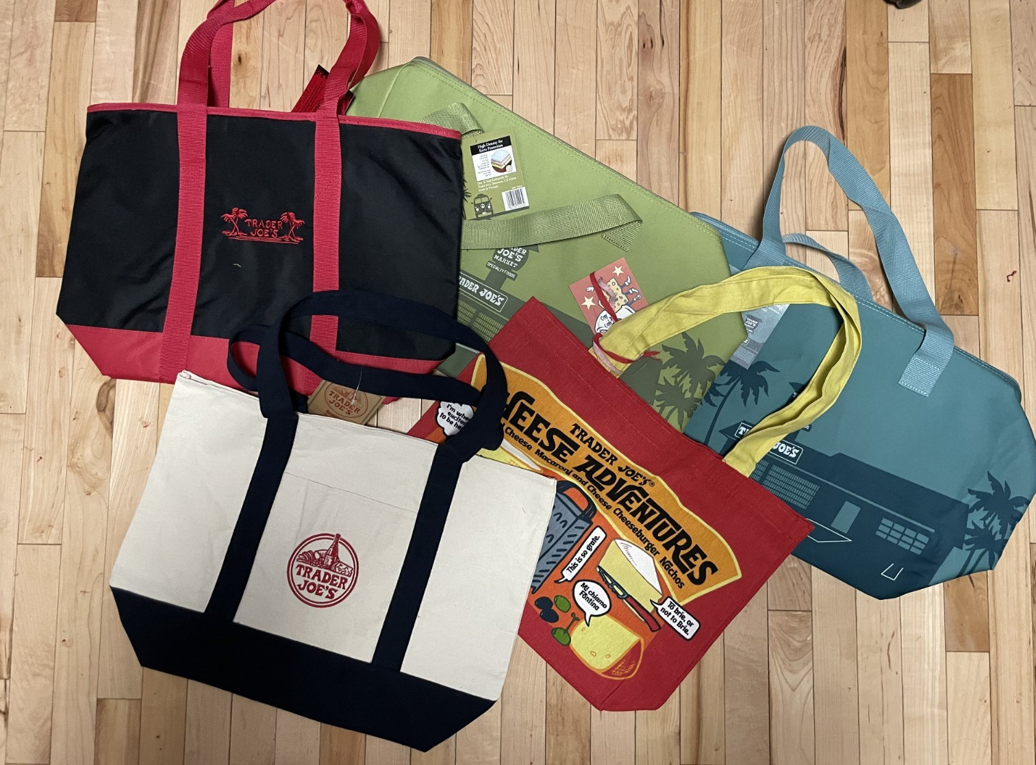 Trader Joe’s 5 LARGE BAG LOT CANVAS INSULATED RED BLACK BLUE GREEN CHEESE NEW