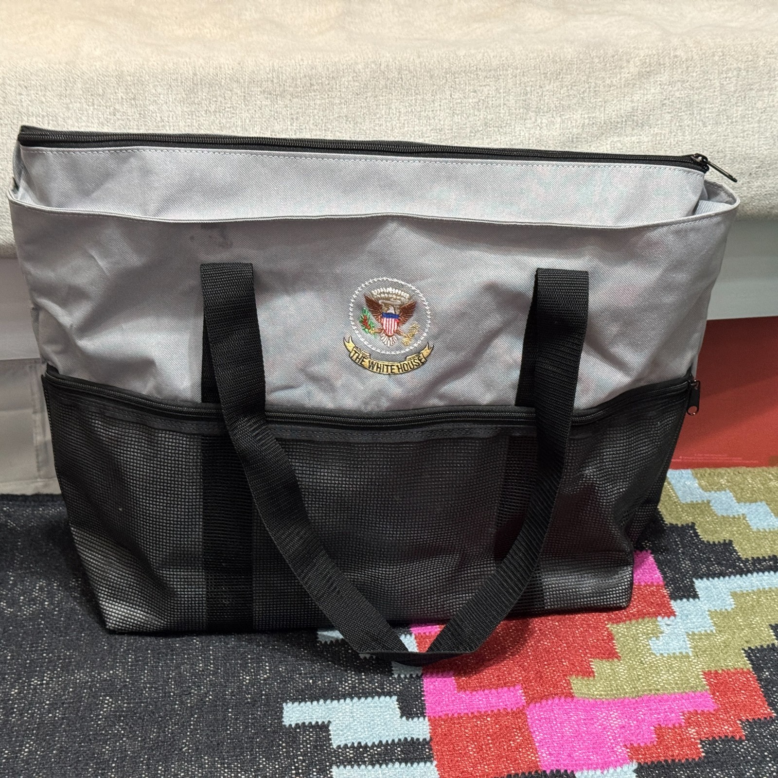 The White House, United States, Double Handle Zippered Tote Bag, Grey/Black