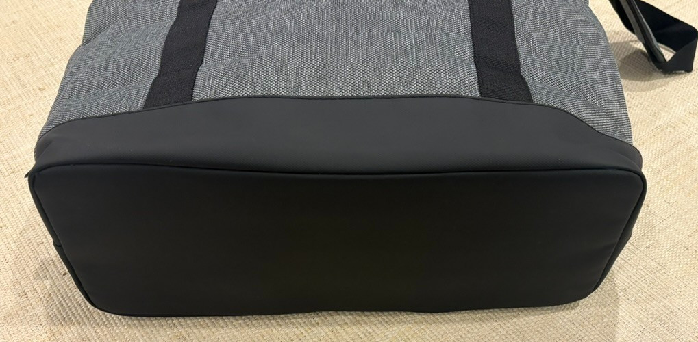 NWOT Gray Insulated Large Tote Cooler Bag Reusable 8 Gallon Shoulder Strap Logo