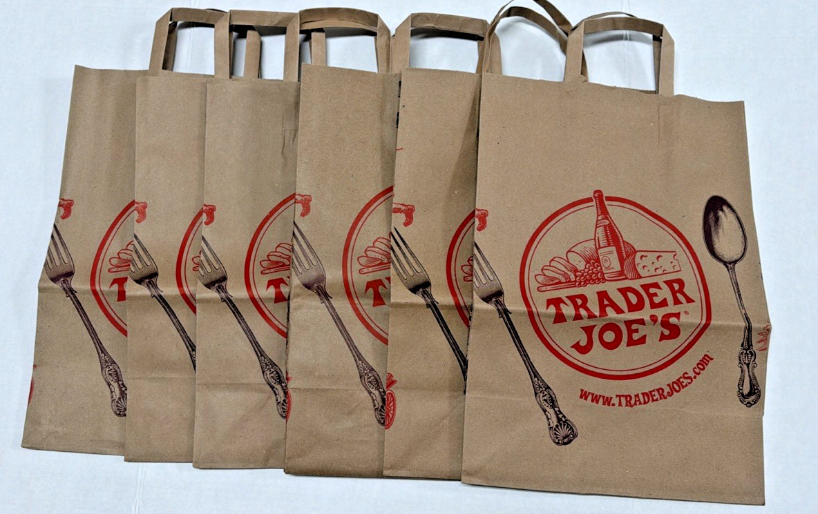 TRADER JOE’S BROWN PAPER GROCERY SHOPPING BAGS Lot of 6 w/handles Reusable