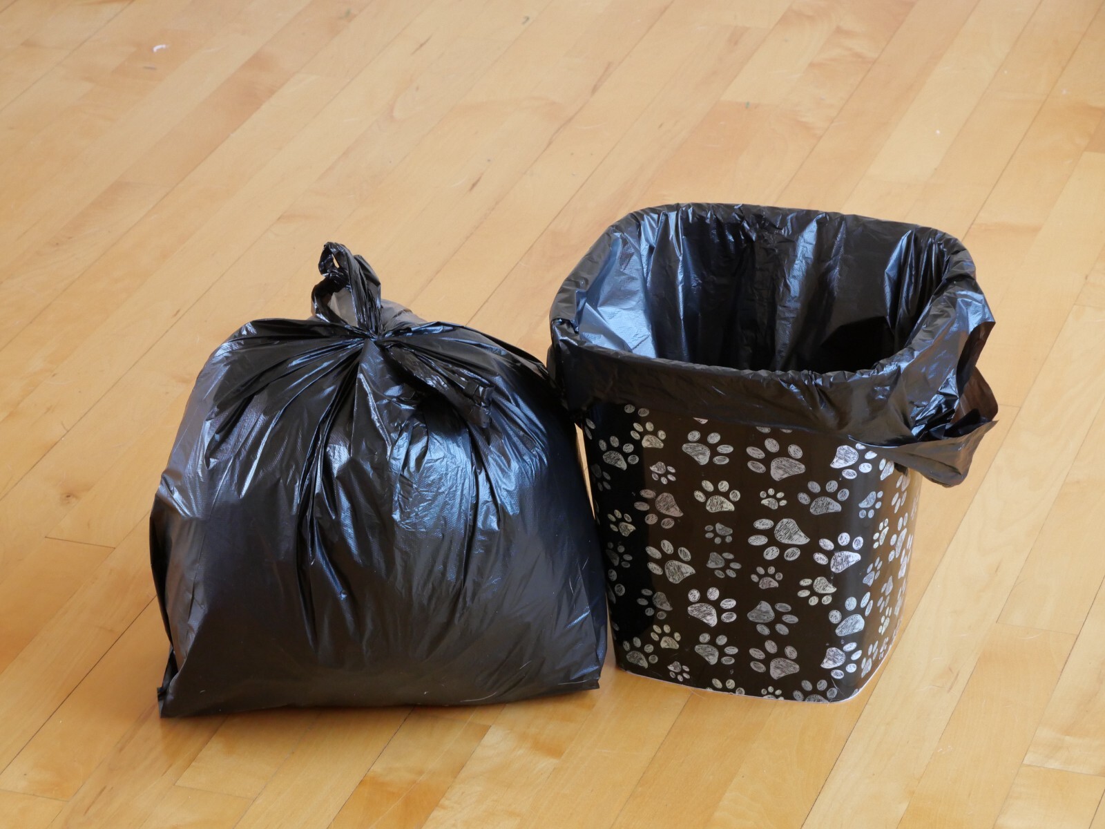 T-Shirt Carryout Bag 11.5″x6.5″x22″ Black Grocery Oxo Biodegradable (100-600 ct)