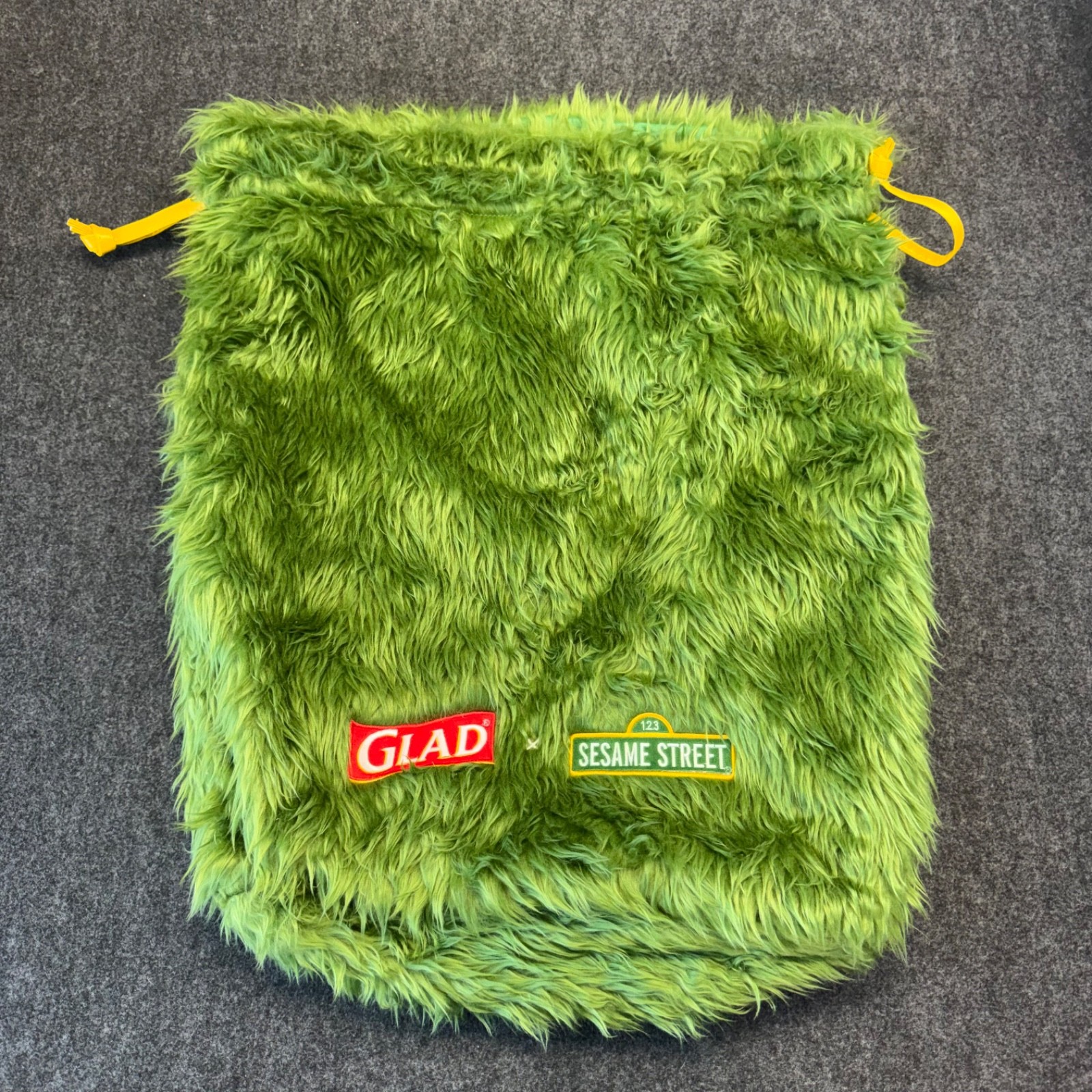 Glad x Sesame Street Bag 21×18 Oscar the Grouch Green Faux Fur Drawstring Rare