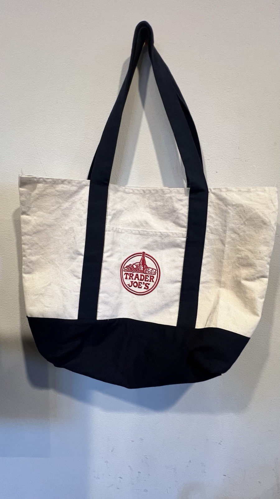 (Used but clean)TRADER JOES CANVAS REUSABLE SHOPPING BAG BEIGE NAVY BLUE STRAPS