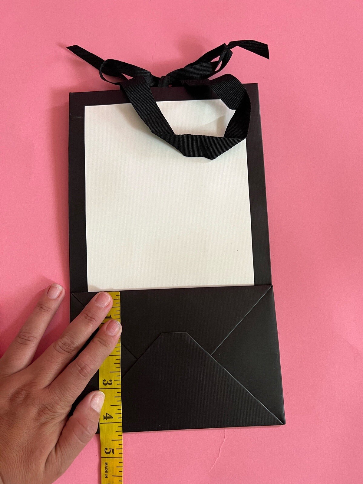 Gucci Paper Reusable Shopping Bag Rope Handle White Black 11″ x 6.5 ” x 4.3″