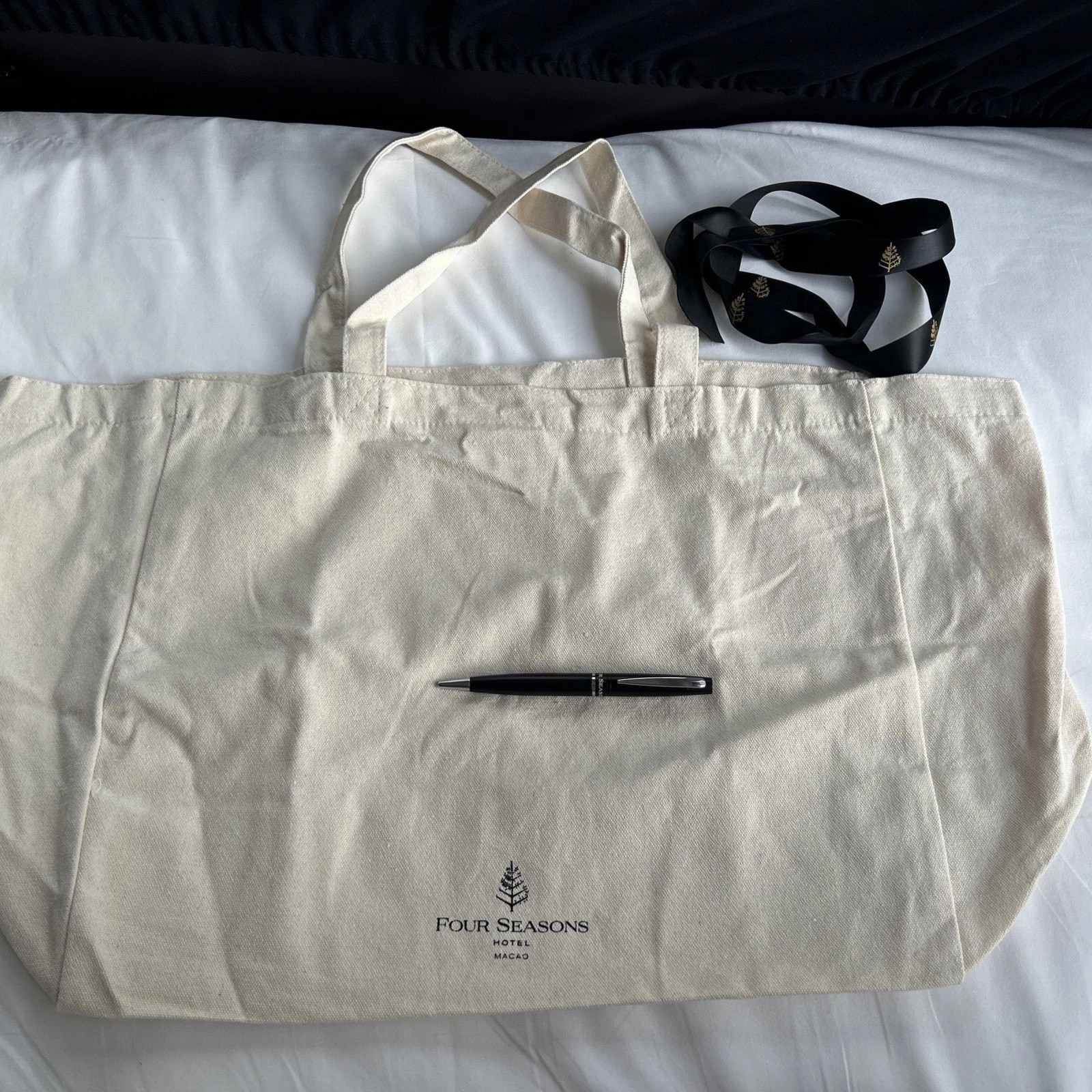 NEW Four Seasons Hotels Macau Cream Canvas Tote Shopping Bag – Pen Not Included