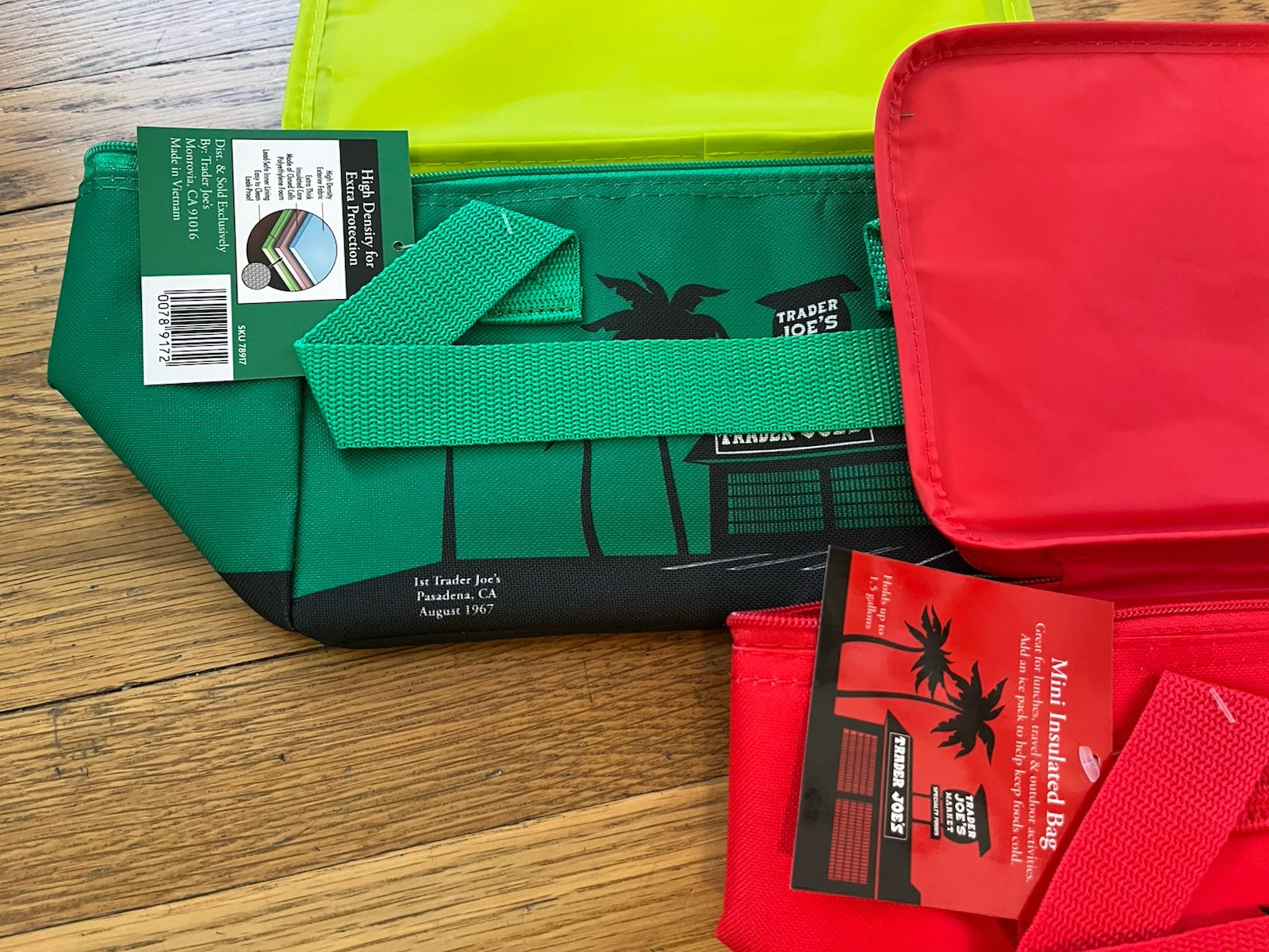 Trader Joes Mini Insulated Cooler Bag (Set of 2) Emerald Green & Red ✅
