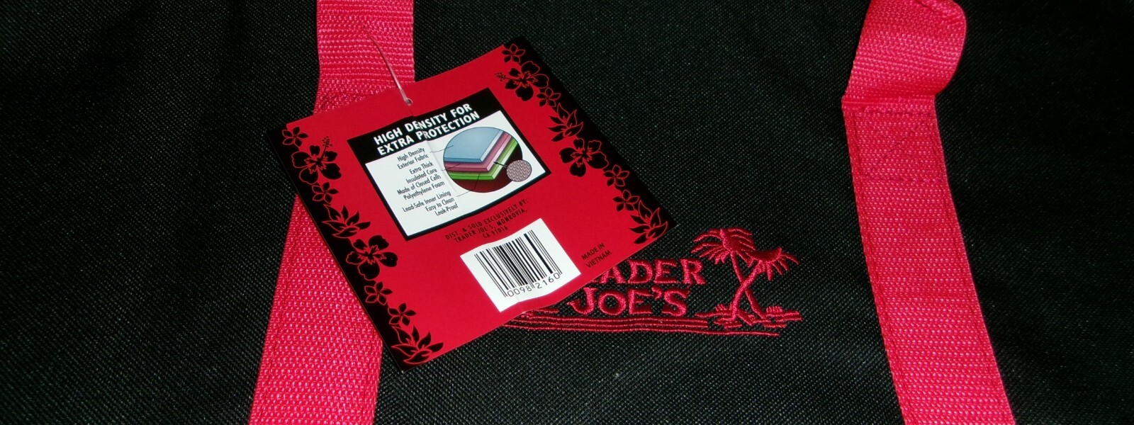 TRADER JOE’S Insulated Tote Bag ~ RED & BLACK ~ Large – 20″ X 14″X7″ – 7 Gallons