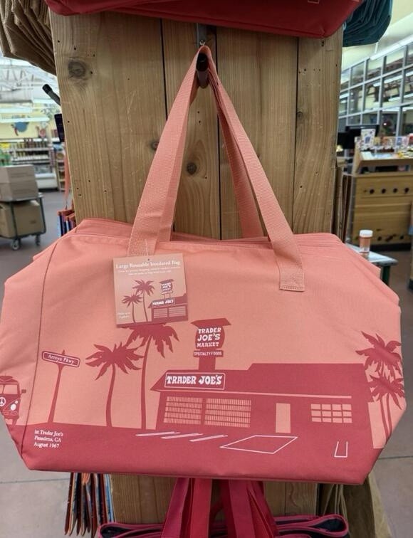 Trader Joe’s Large Insulated Reusable Tote Shopping Bag Peach 8Gallon
