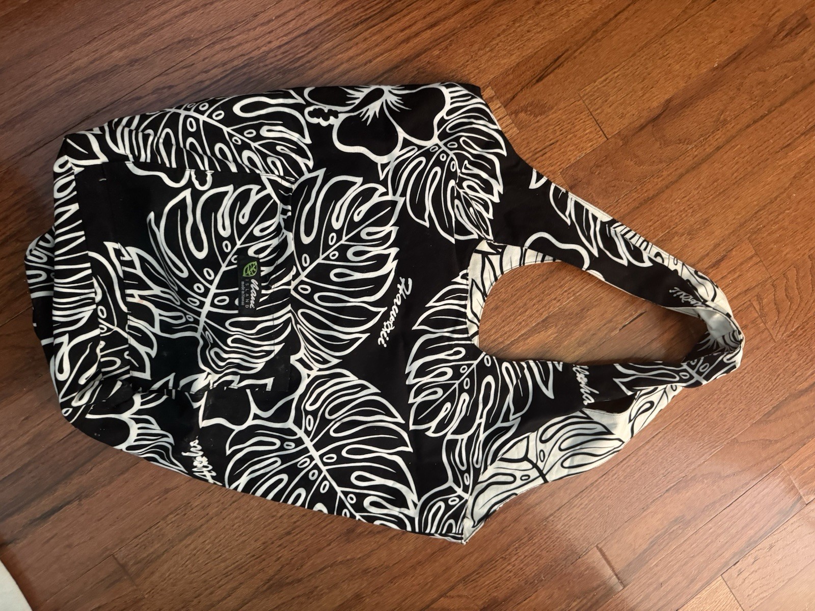 Aloha Collection Black White Leaf Pattern Foldable Fabric Tote