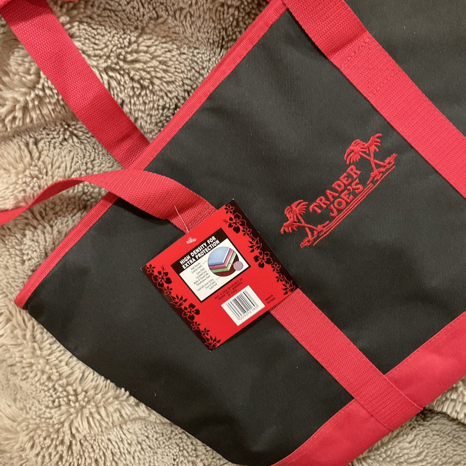 Trader Joe’s Large Insulated Tote Red/Black 7 Gallon Reusable Bag Cooler *NWT*