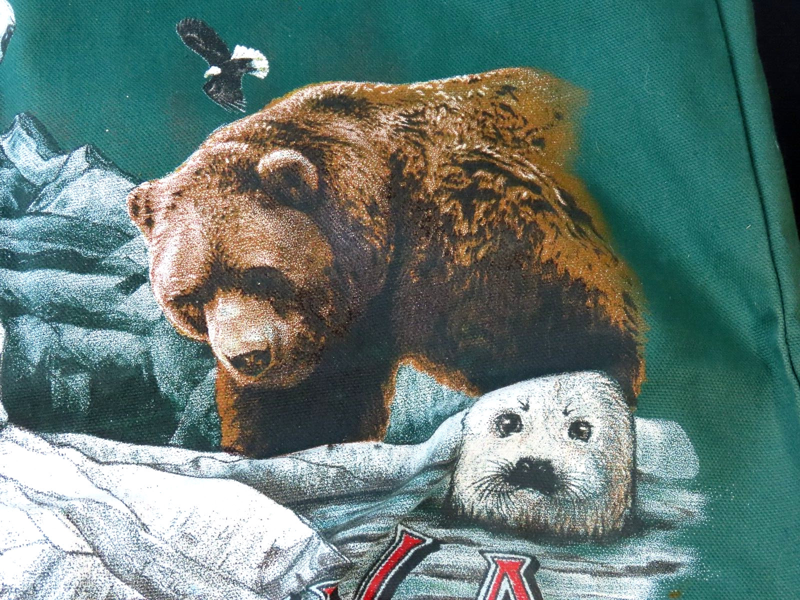 READ Alaska Animals Green Cloth Carrying Tote 16″x16.5″ with Black Nylon Handles