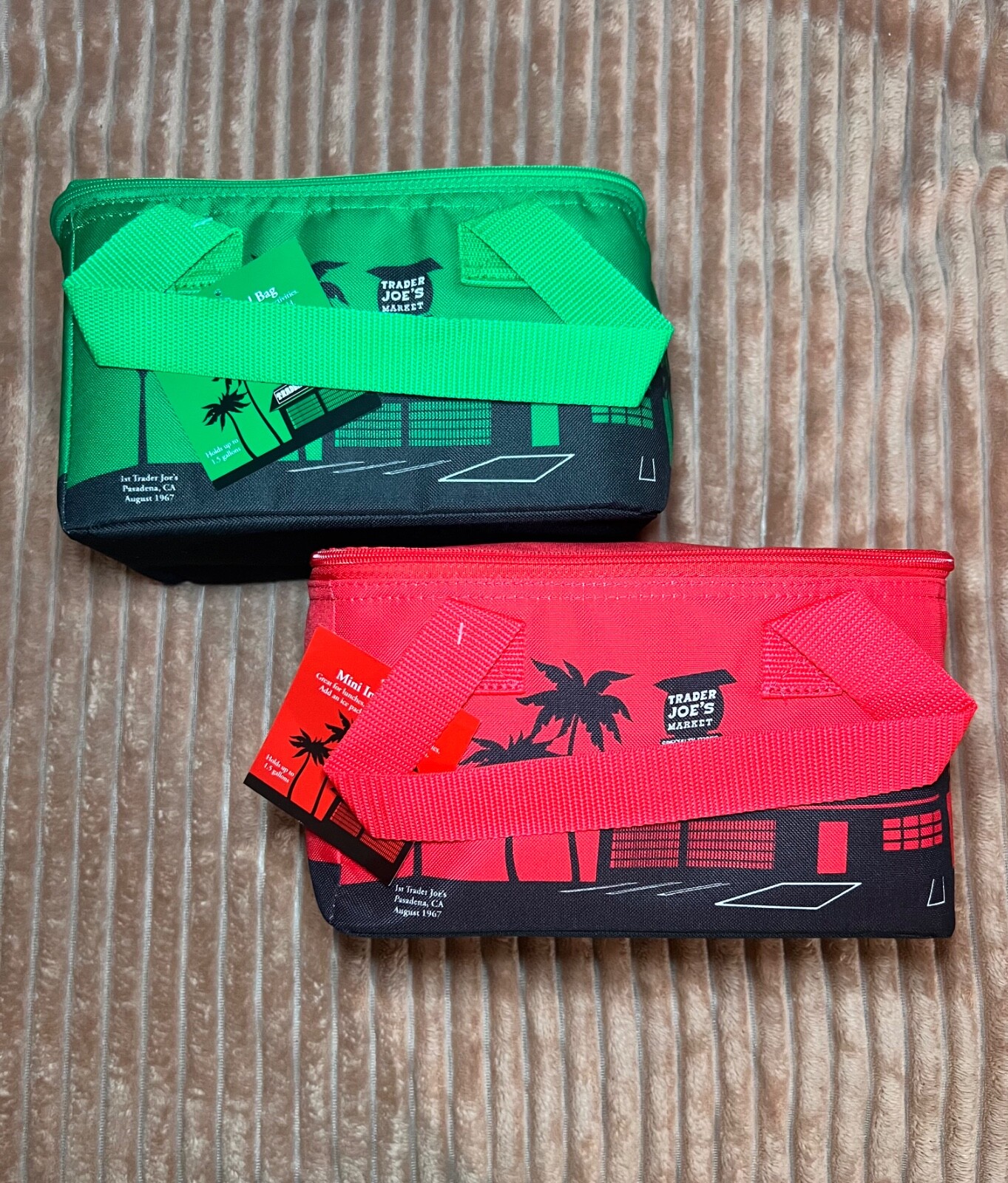 Set of 2 Trader Joe’s Mini Insulated Bag (Green and Red)