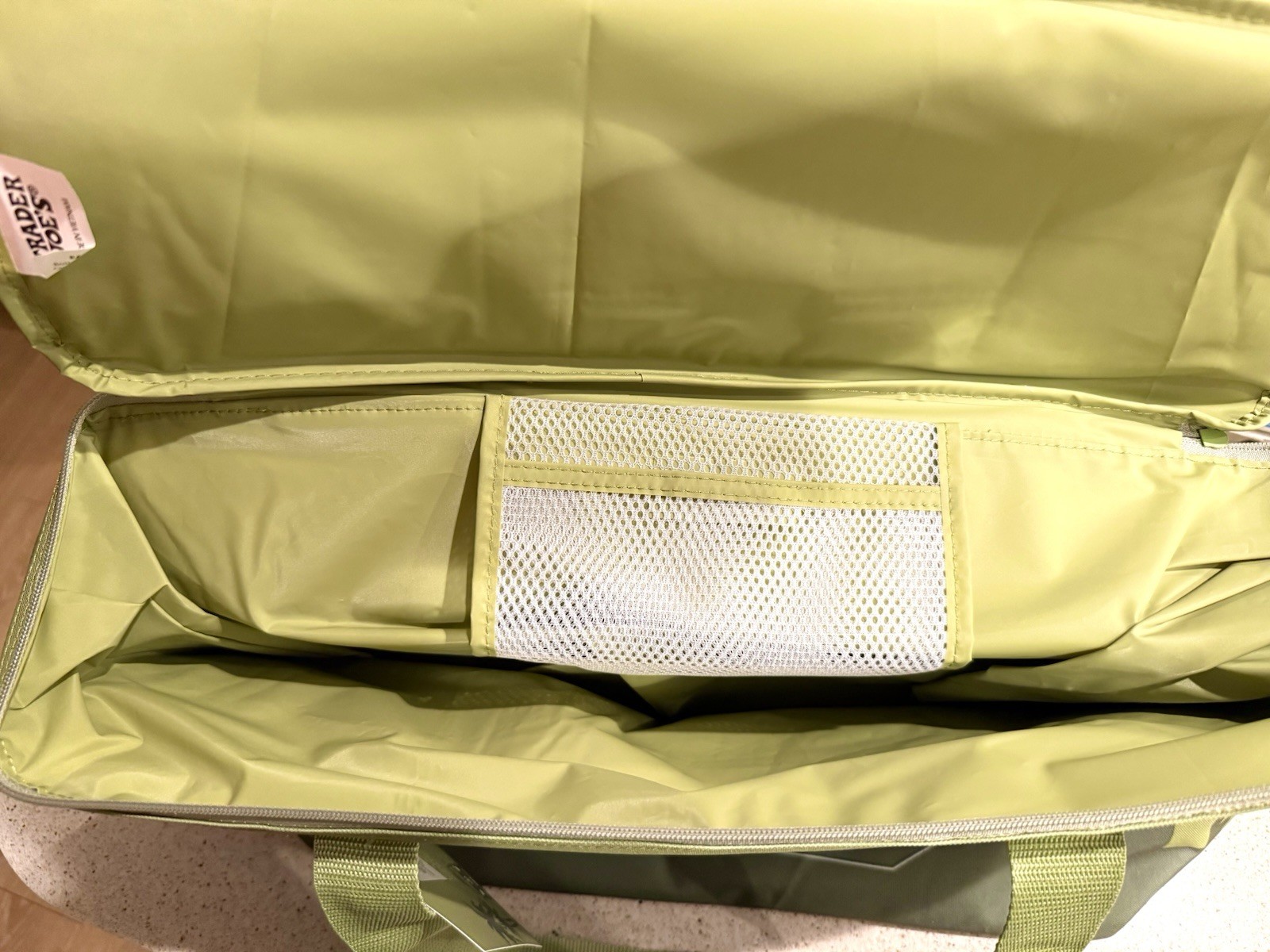Trader Joe’s – Large Insulated Tote Bag – Avocado Green – 19″ x 13″ x 6″ – 8 Gal