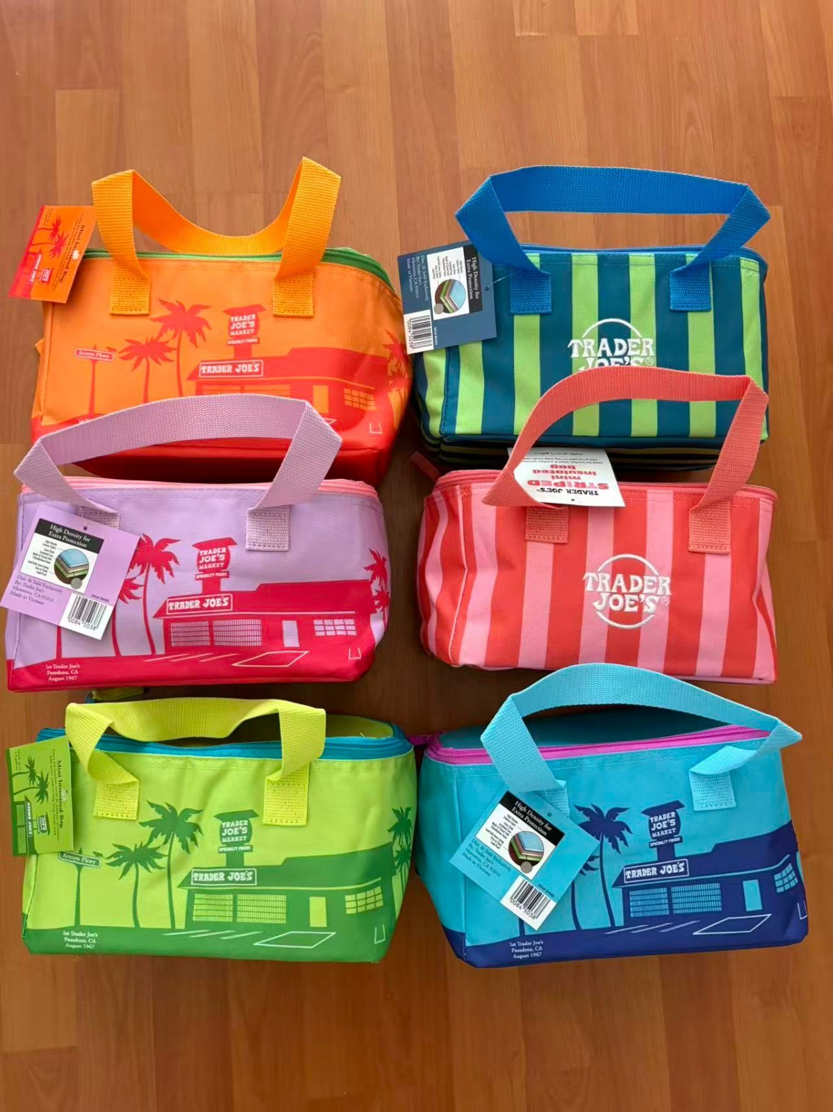 NWT Trader Joe’s 2026 Mini Insulated Tote Bag 1.5 Gallon Set Of 6 IN HAND