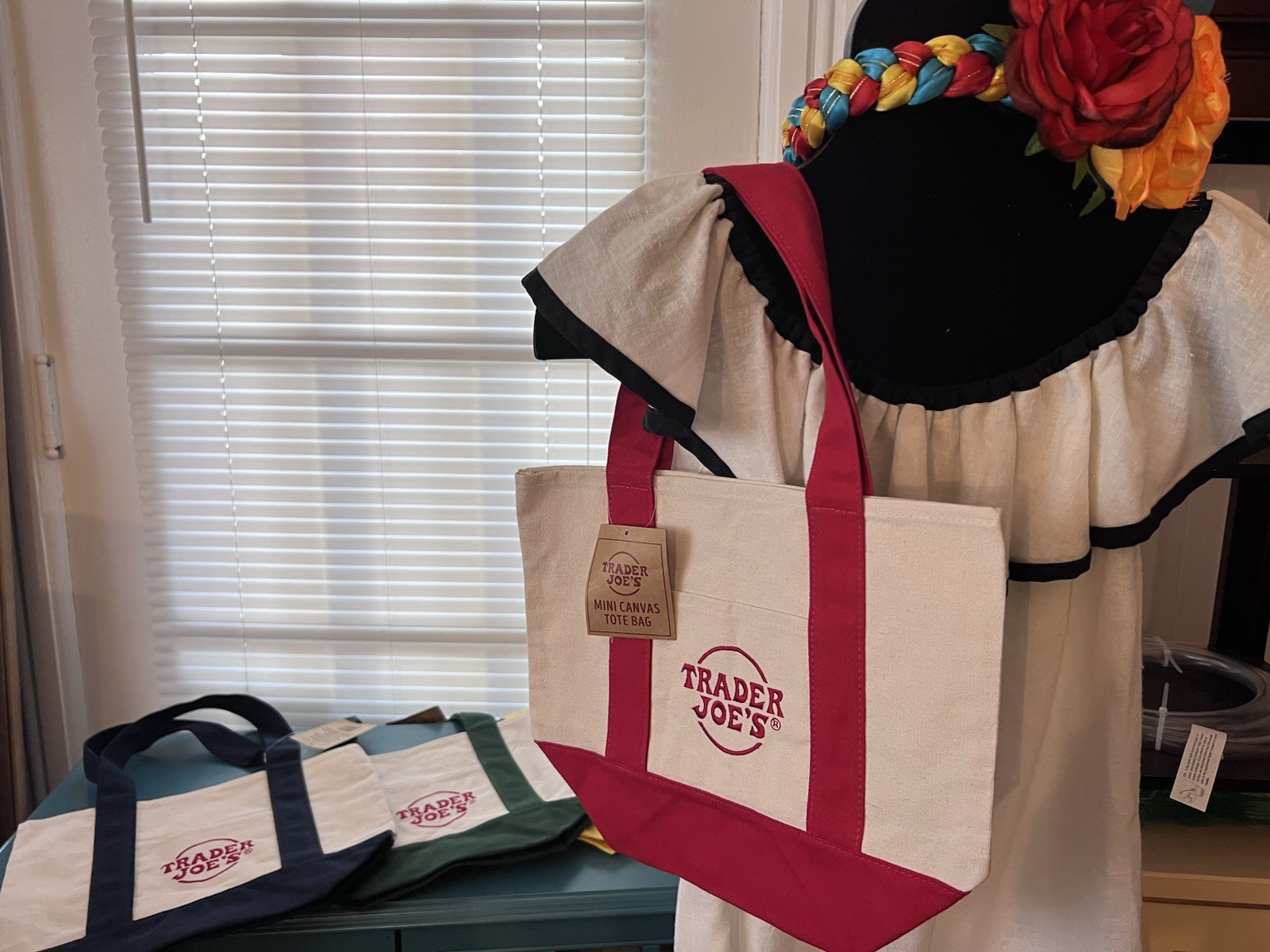 Authentic Trader Joe’s Mini Canvas Tote Bag, NWT. SET OF 4 Limited Edition.
