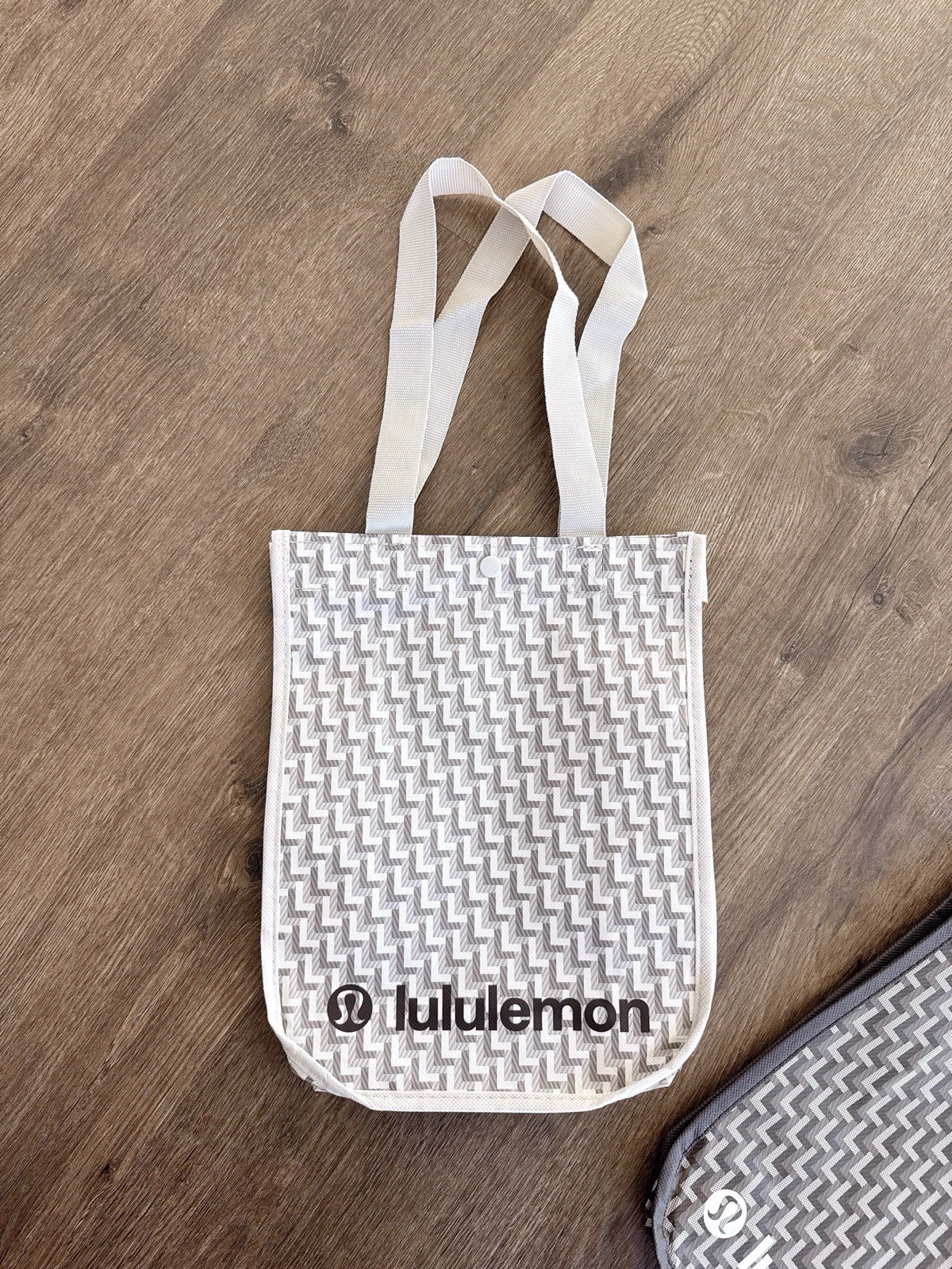 lululemon Shopper Tote Gift Bags – 2025 Holiday Exclusive – Bundle of 2
