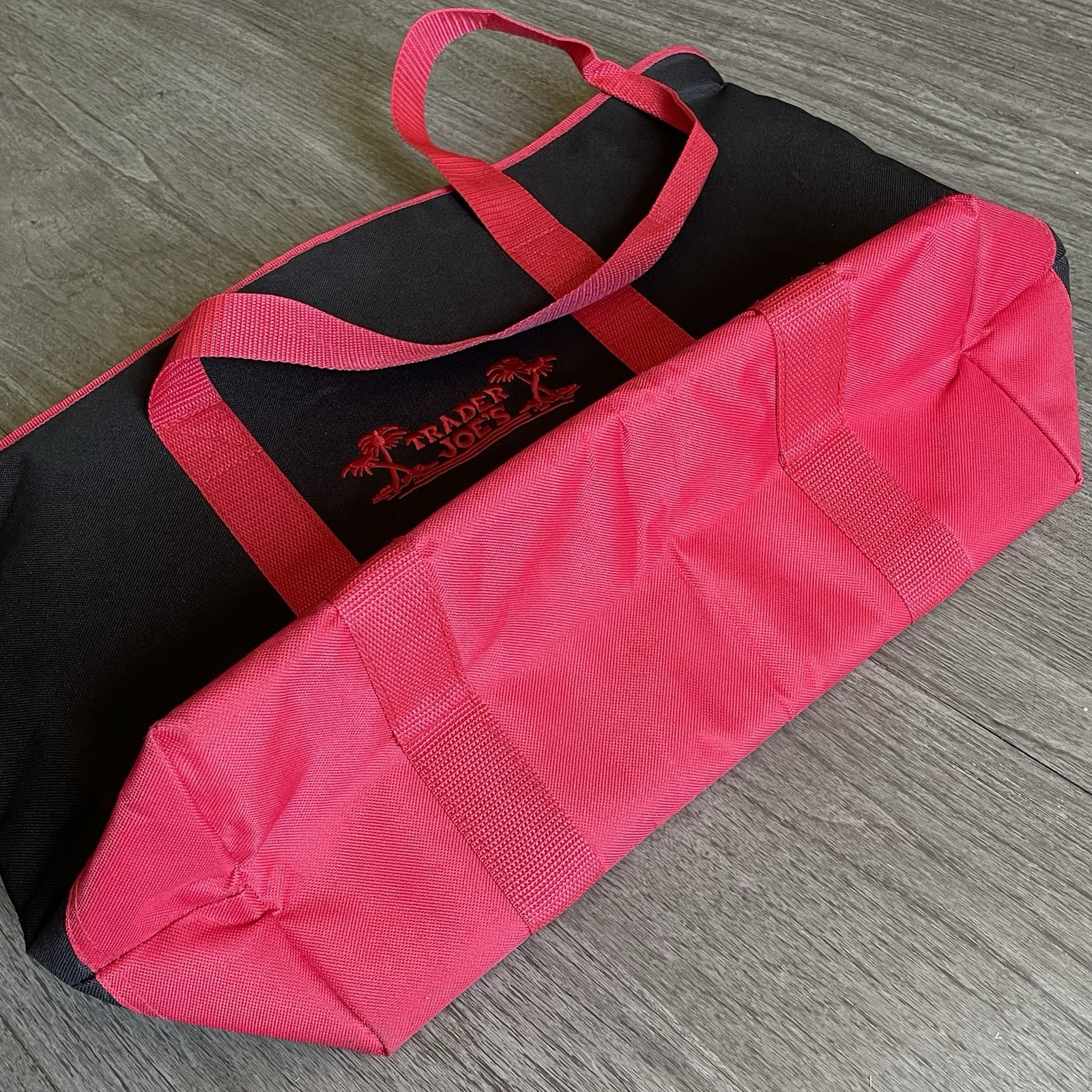 Trader Joe’s Insulated Reusable Bag Tote Red Black Shop 7 Gallon XL Capacity NWT
