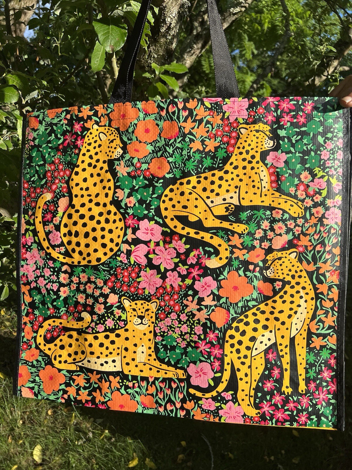 REUSABLE SHOPPING TRAVEL TOTE BAG LEOPARDS ECO FRIENDLY TJMAXX NEW