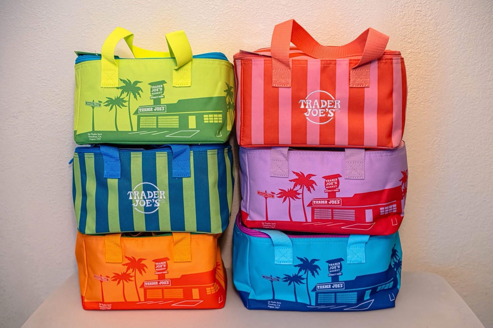 Trader Joe’s 2026 “Summer Fun” Mini Insulated Tote Bags Set of 6 NWT Authentic