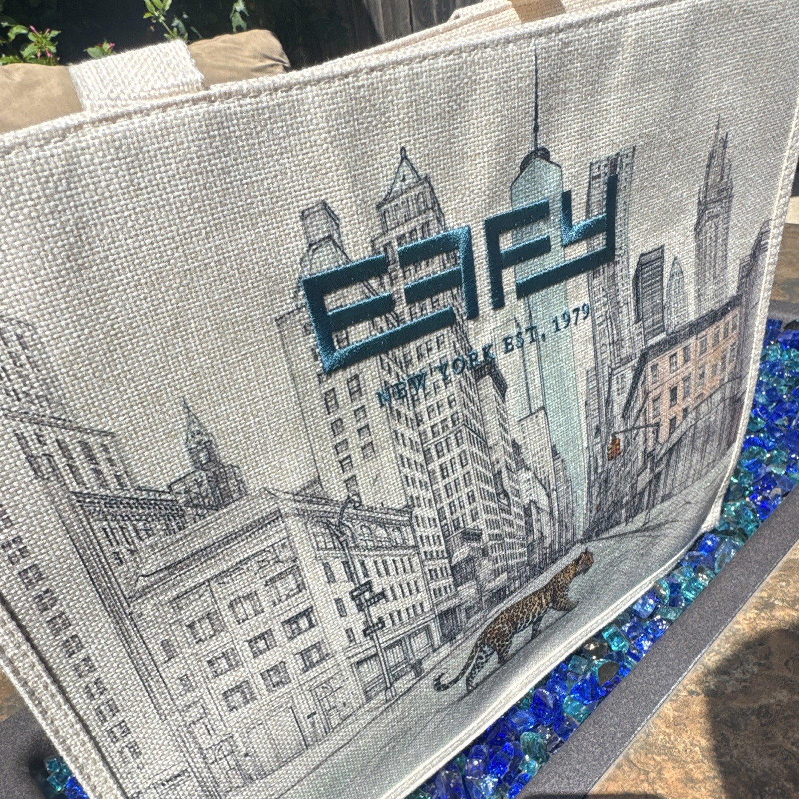 EFFY high quality linen tote embroidered NYC skyline jaguar Zip Closure 16×12