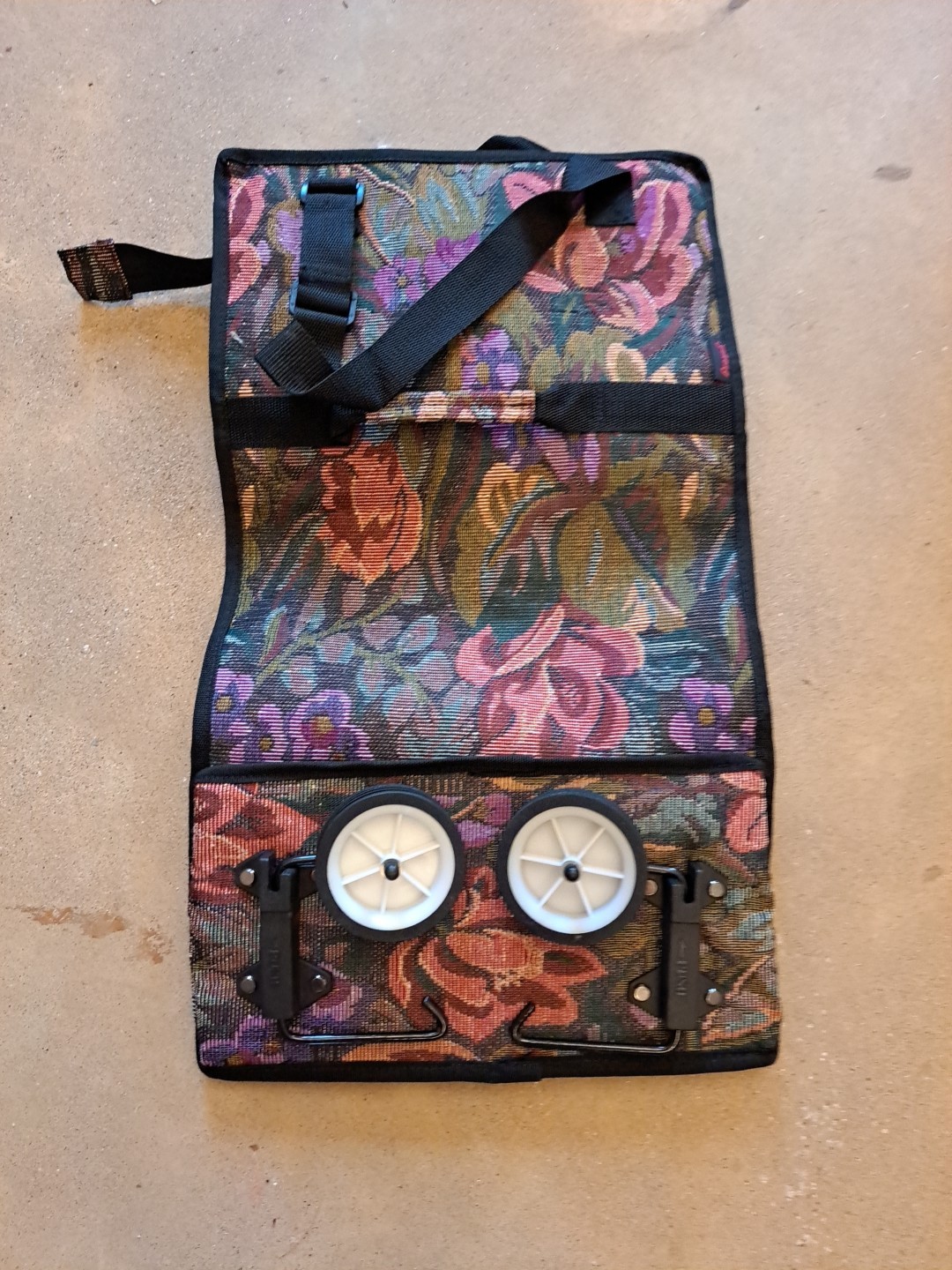 24″Wheeled Canvas Floral Shopping Bag With Side Zippered Pockets